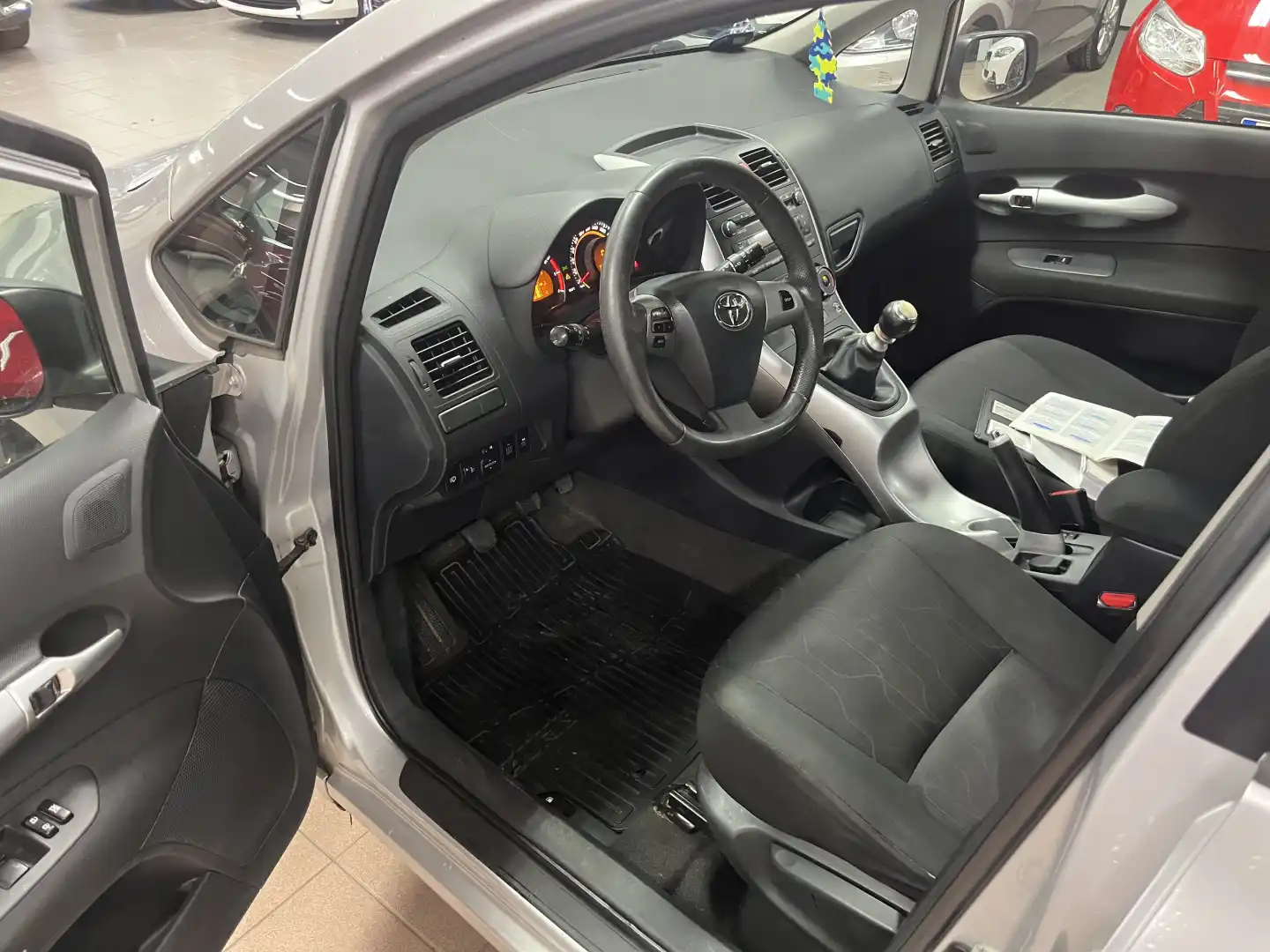 car-image