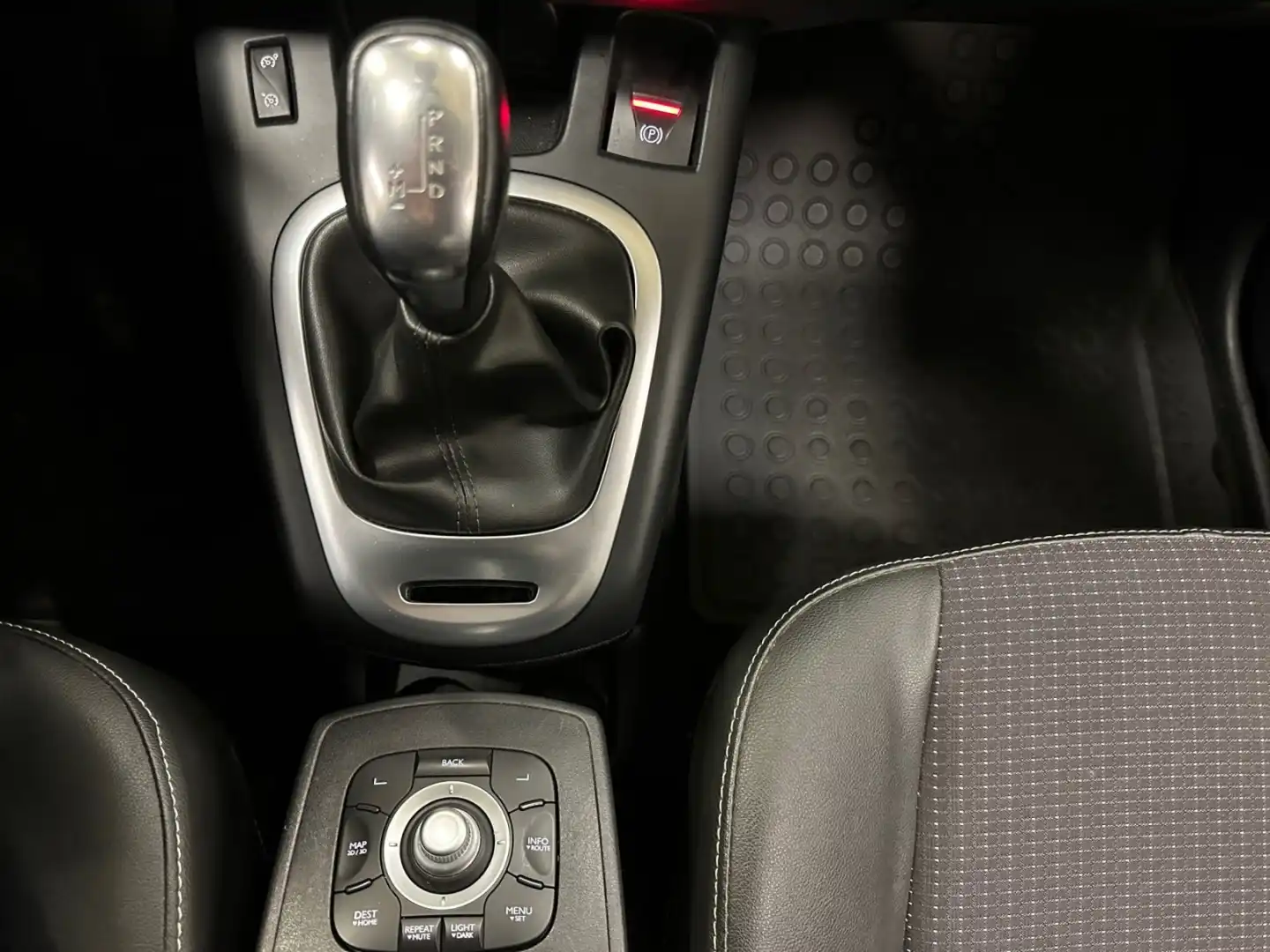 car-image