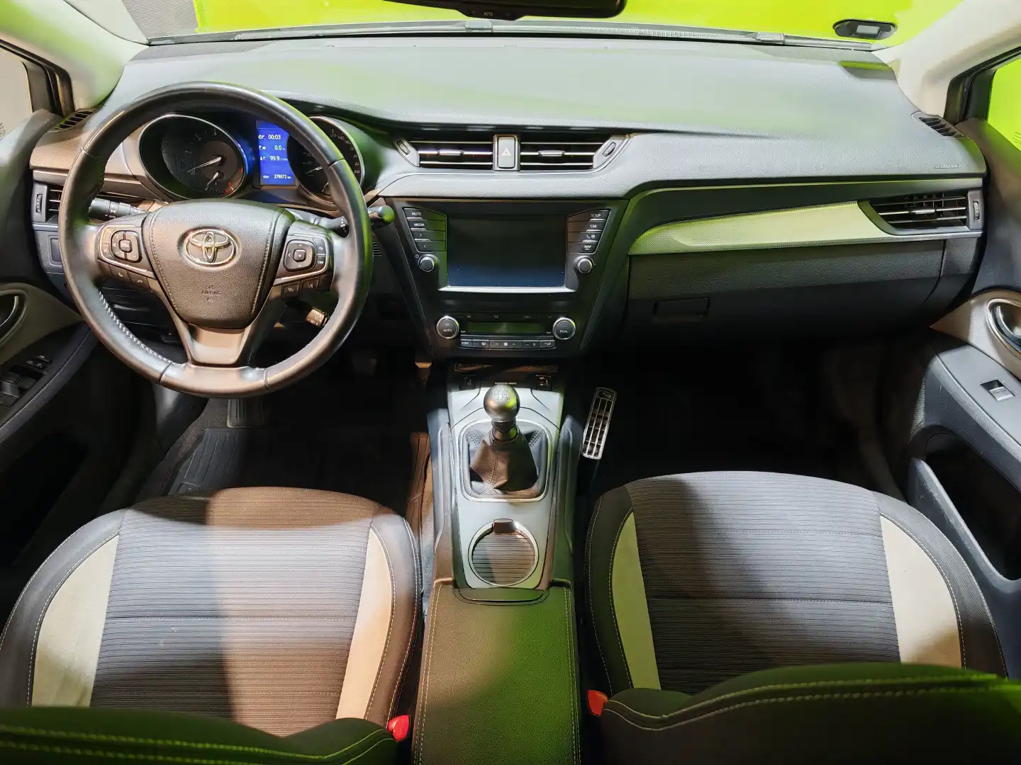 car-image