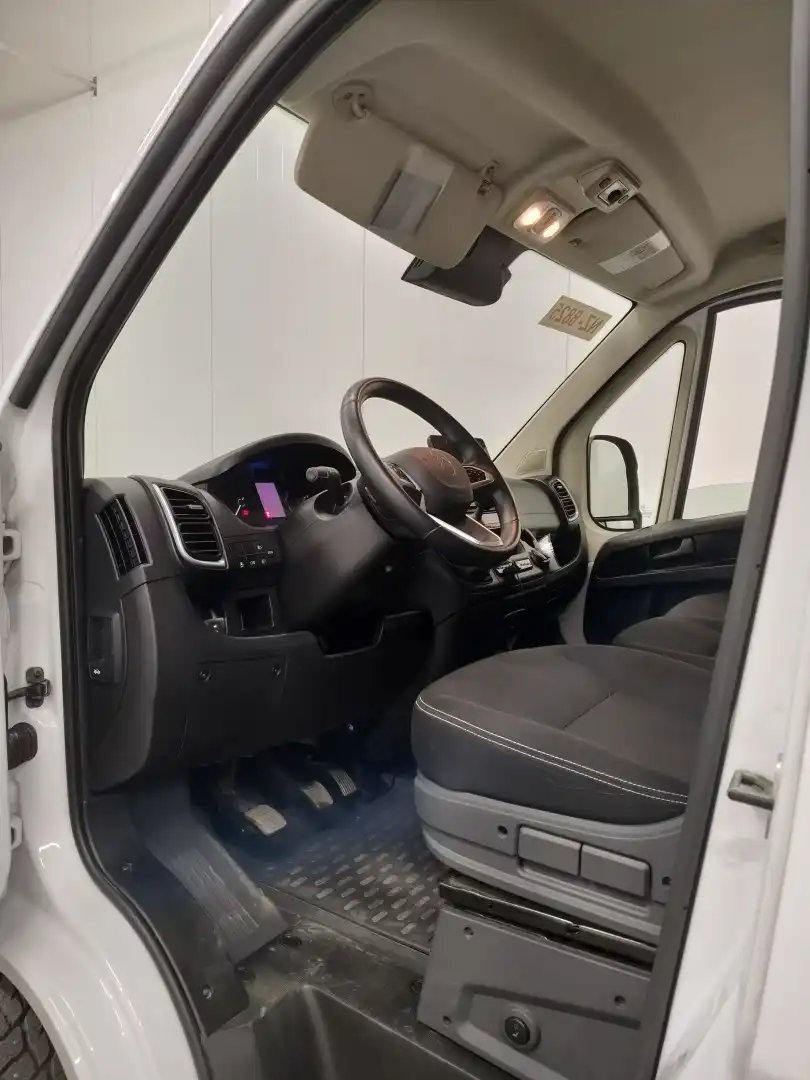 car-image