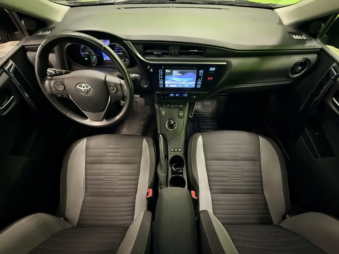 car-image