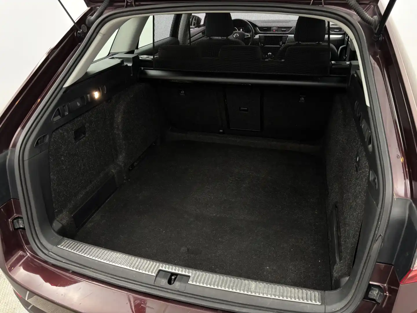 car-image