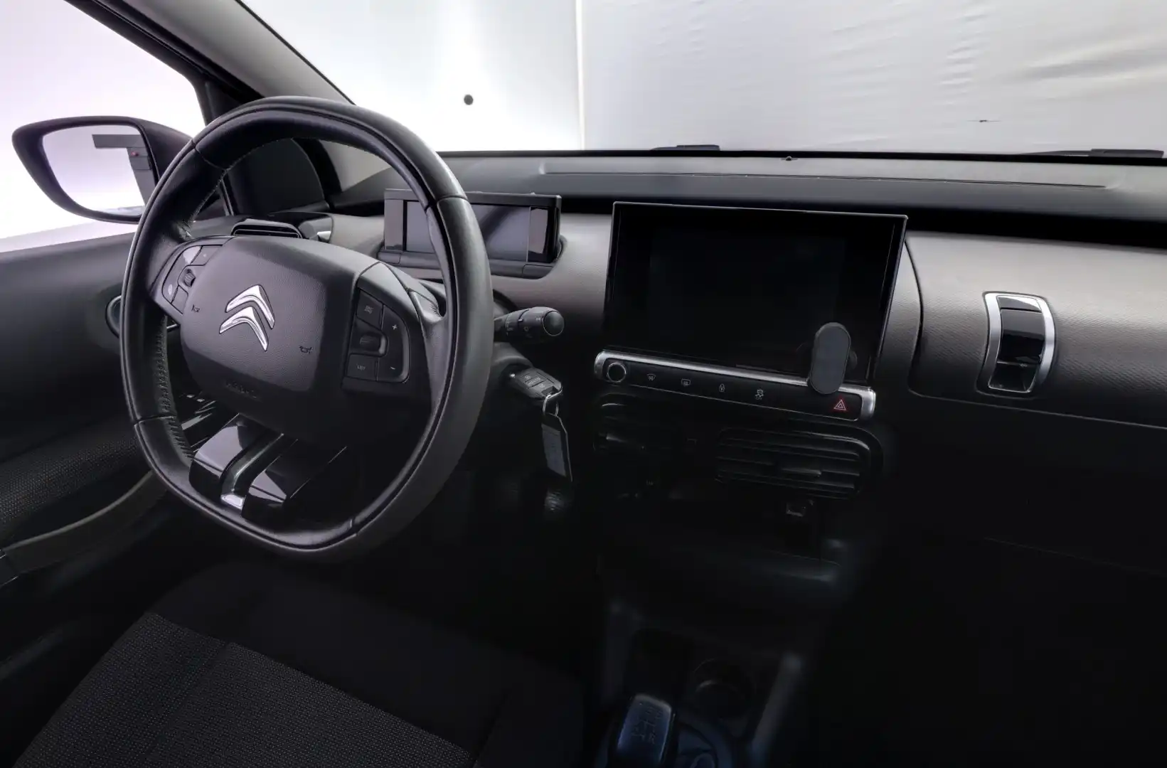 car-image