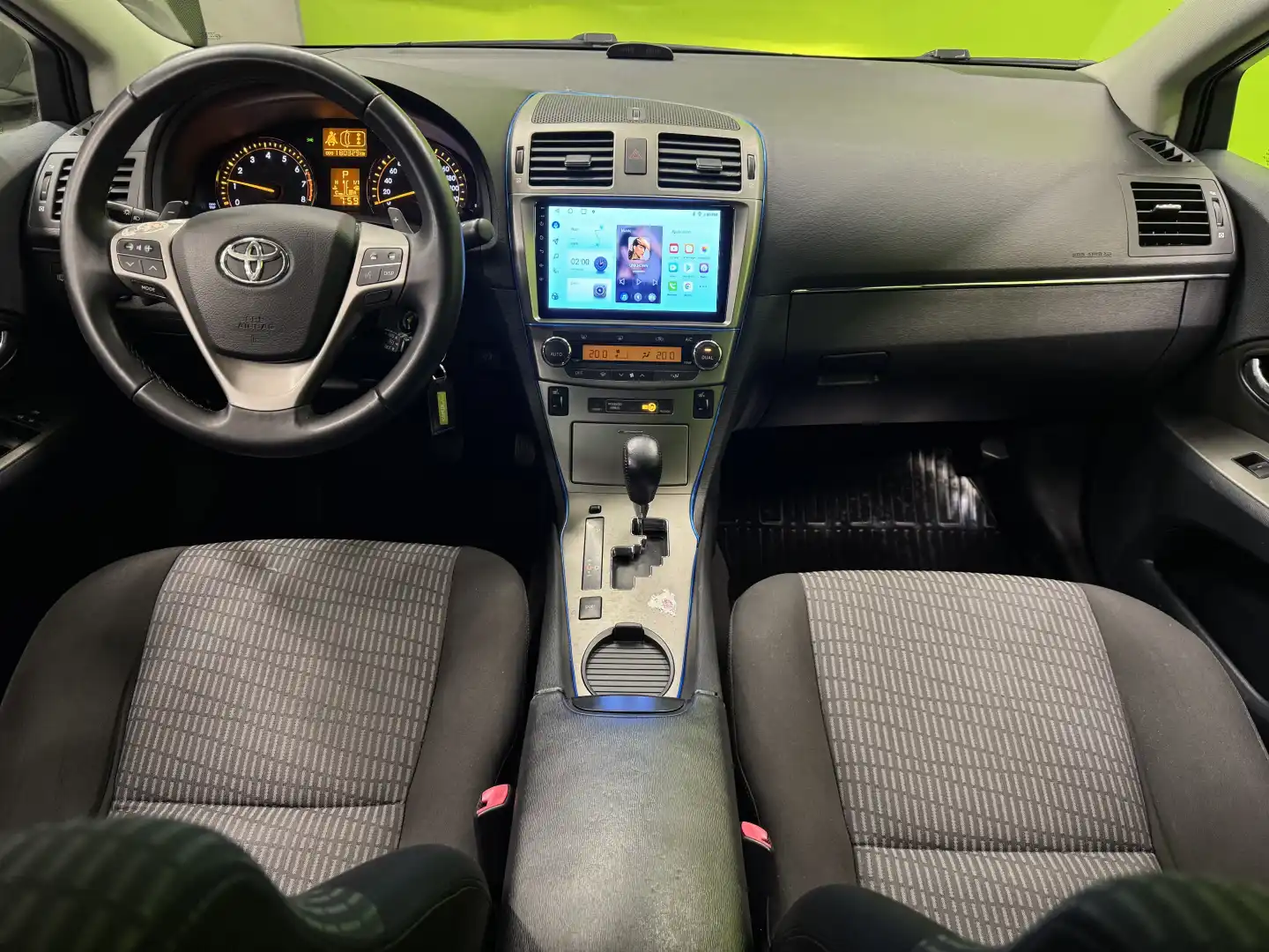car-image