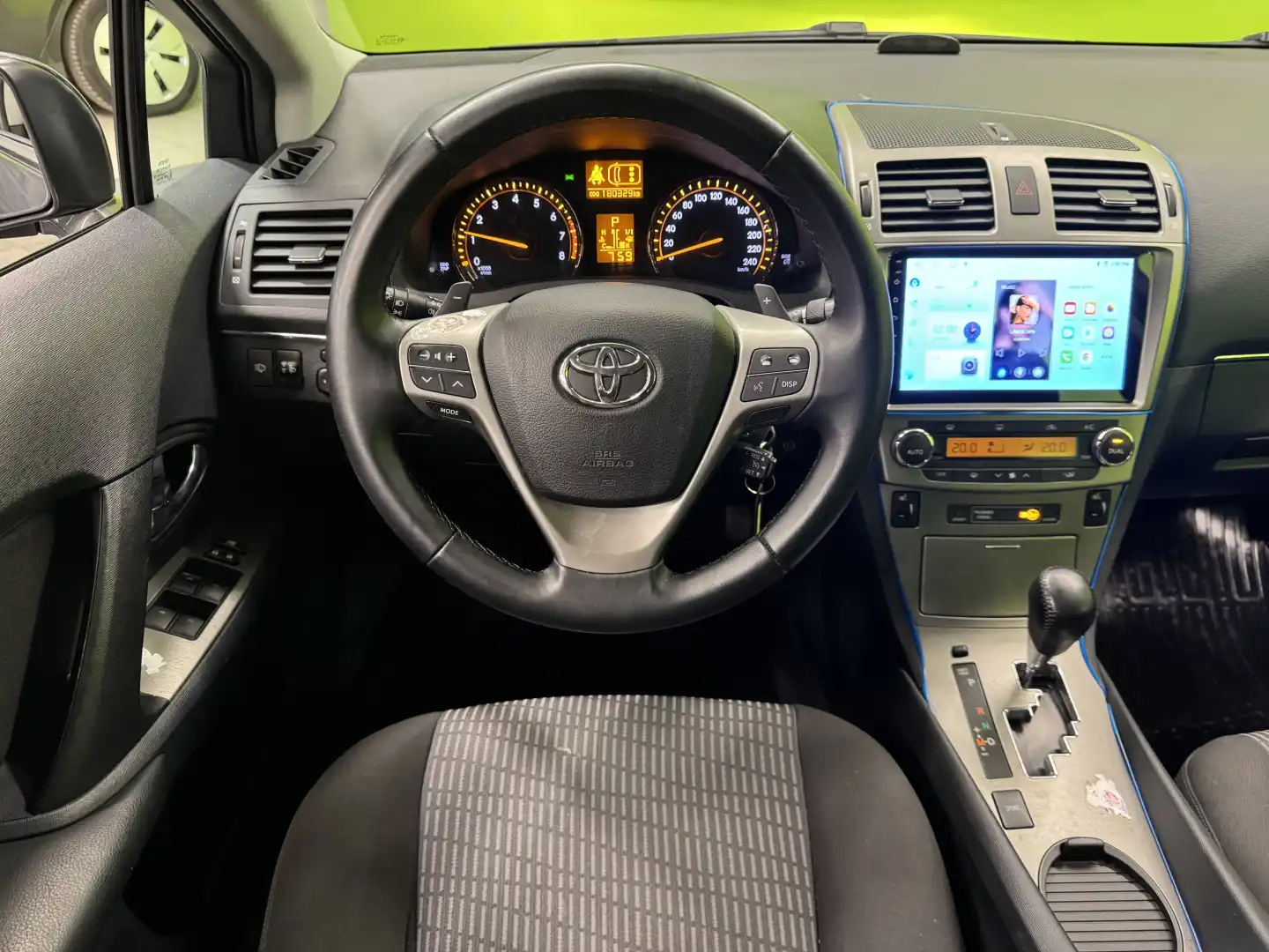 car-image