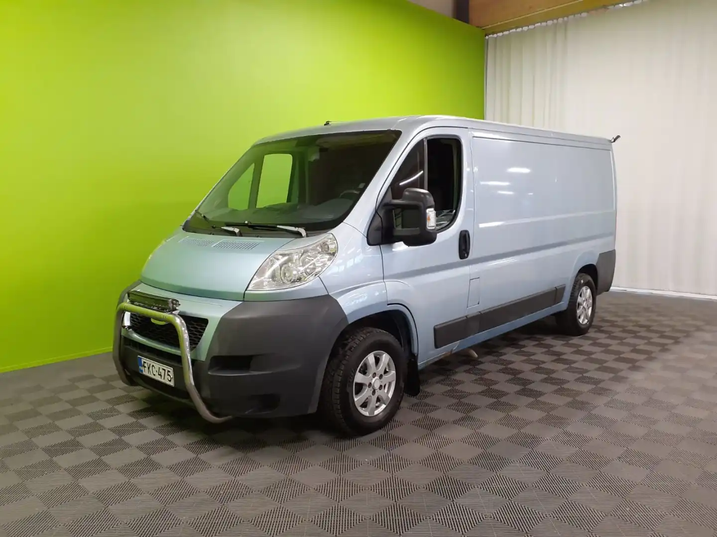 car-image
