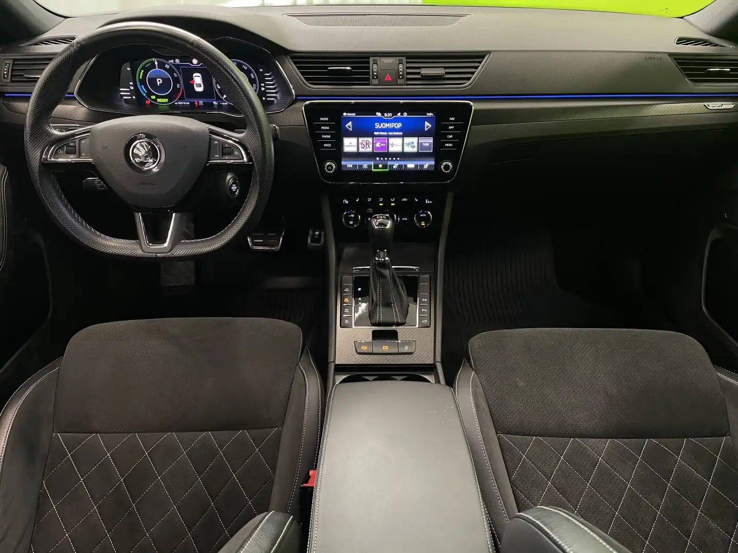 car-image