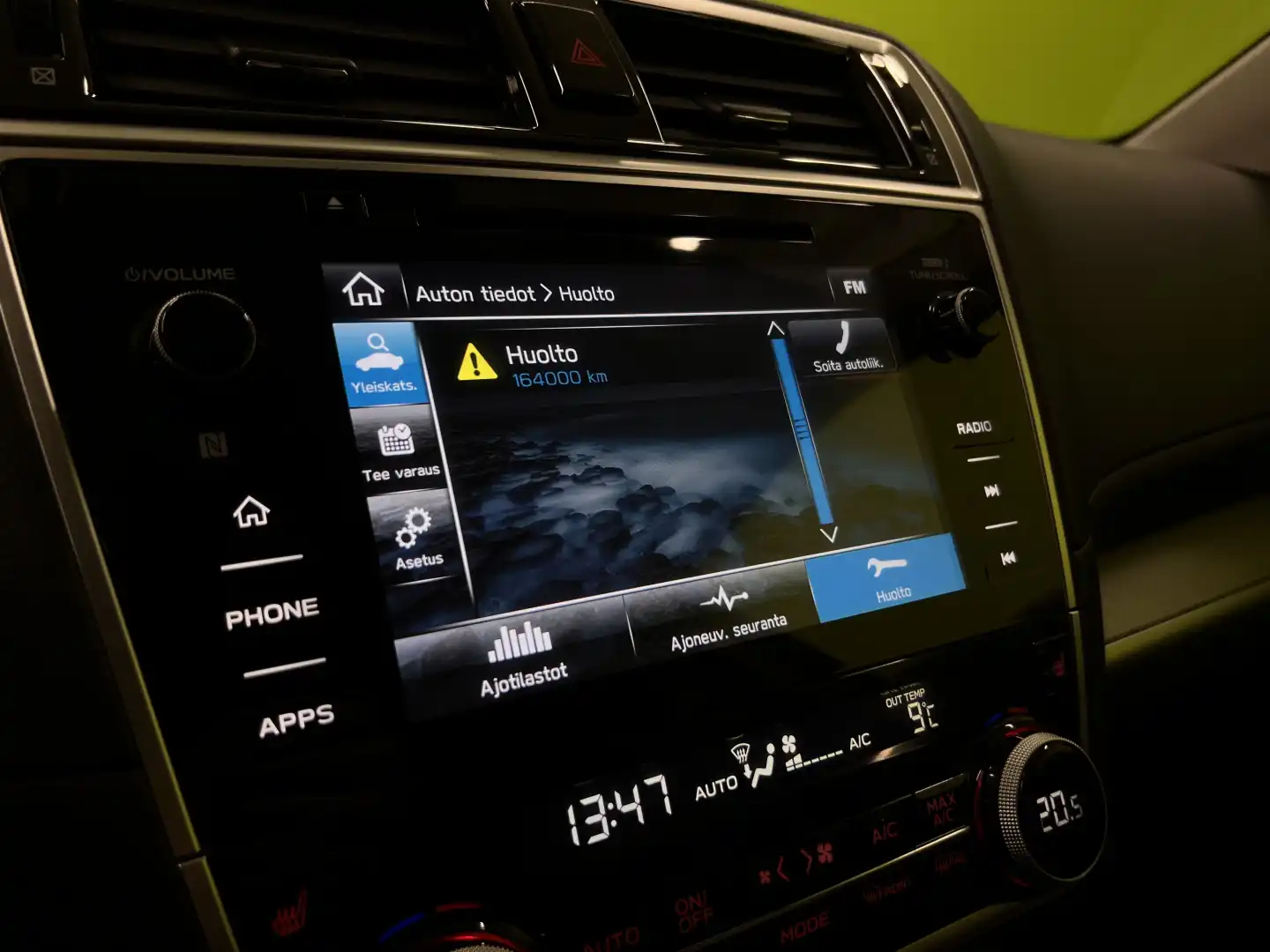 car-image