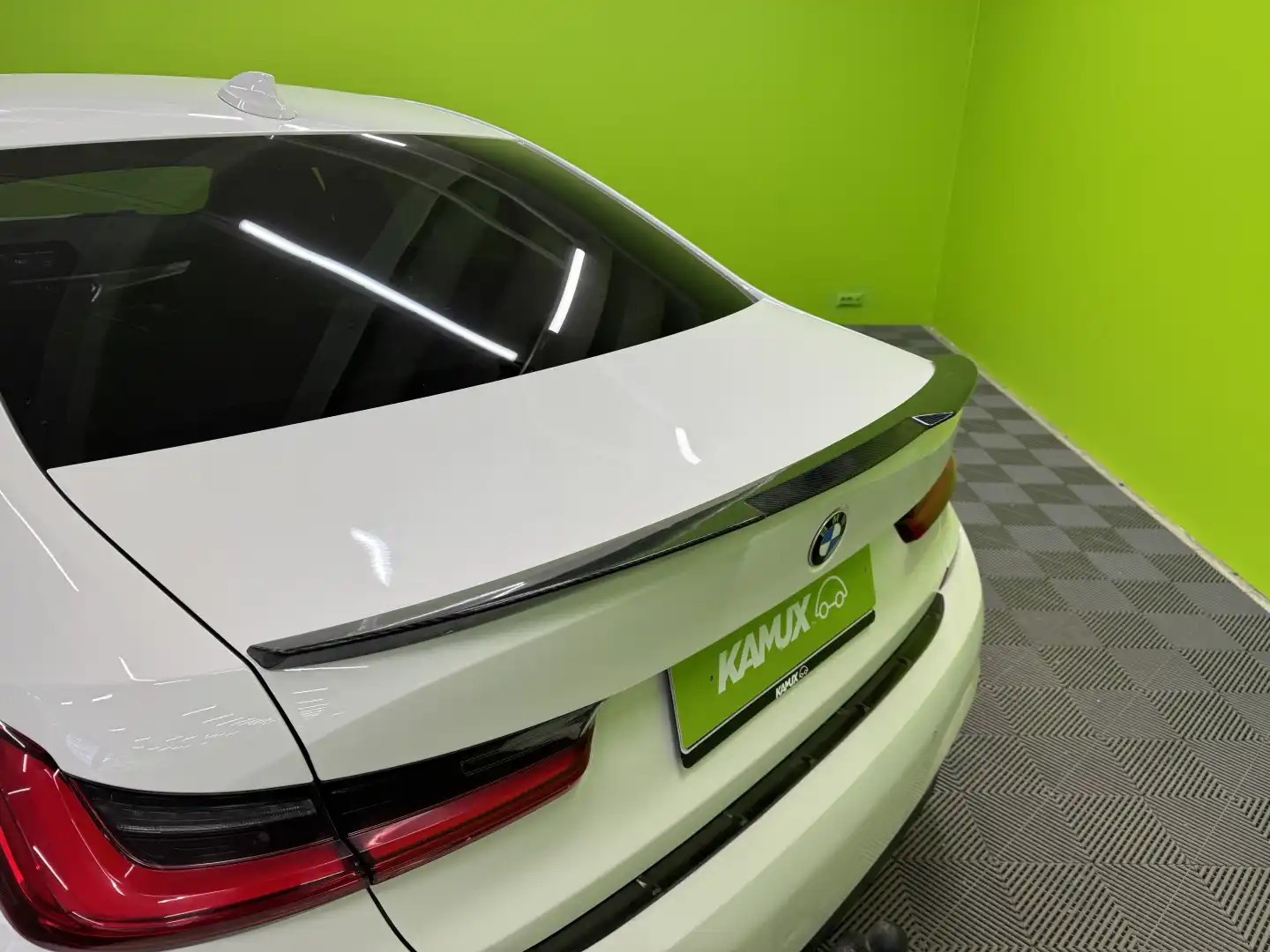 car-image