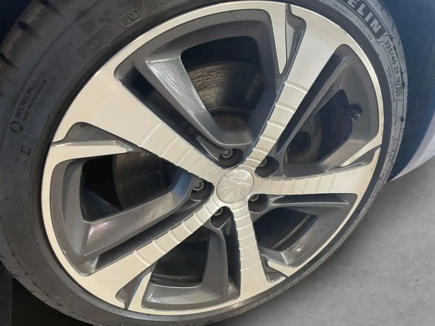 car-image