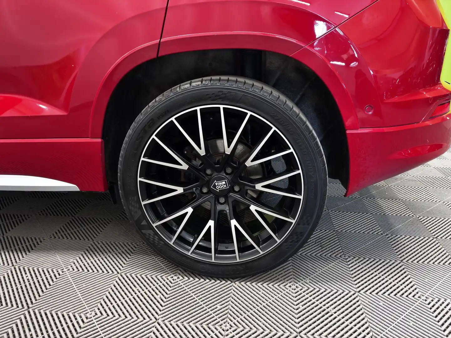 car-image