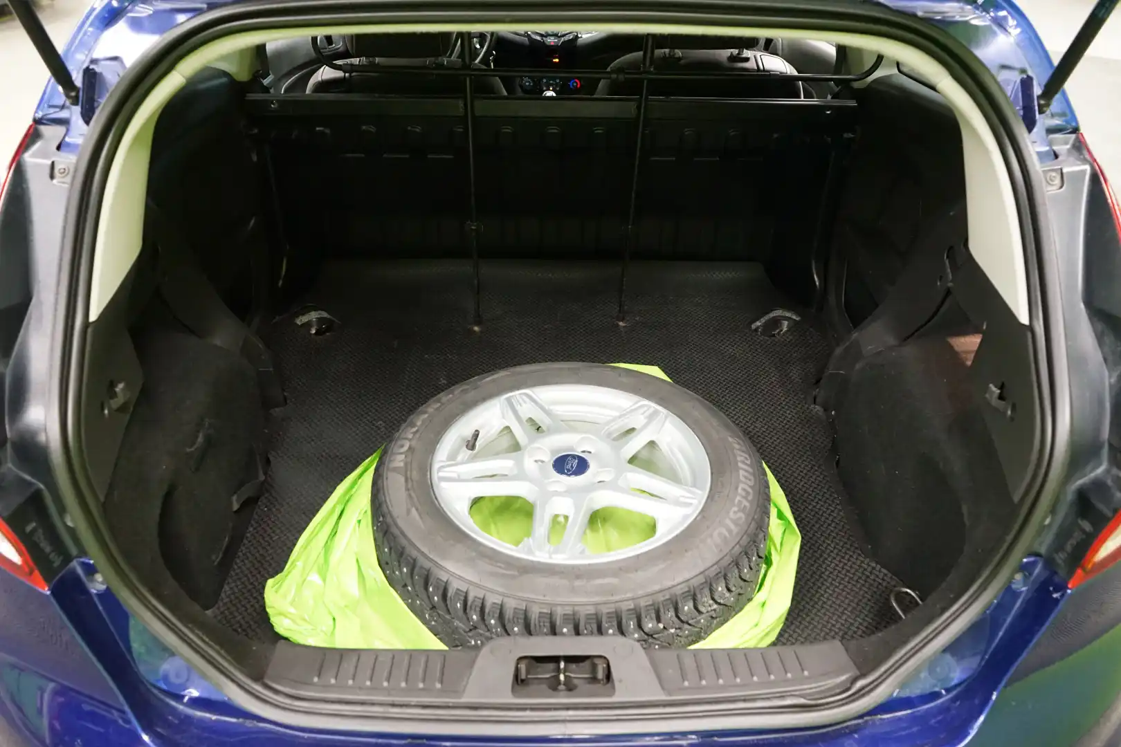 car-image