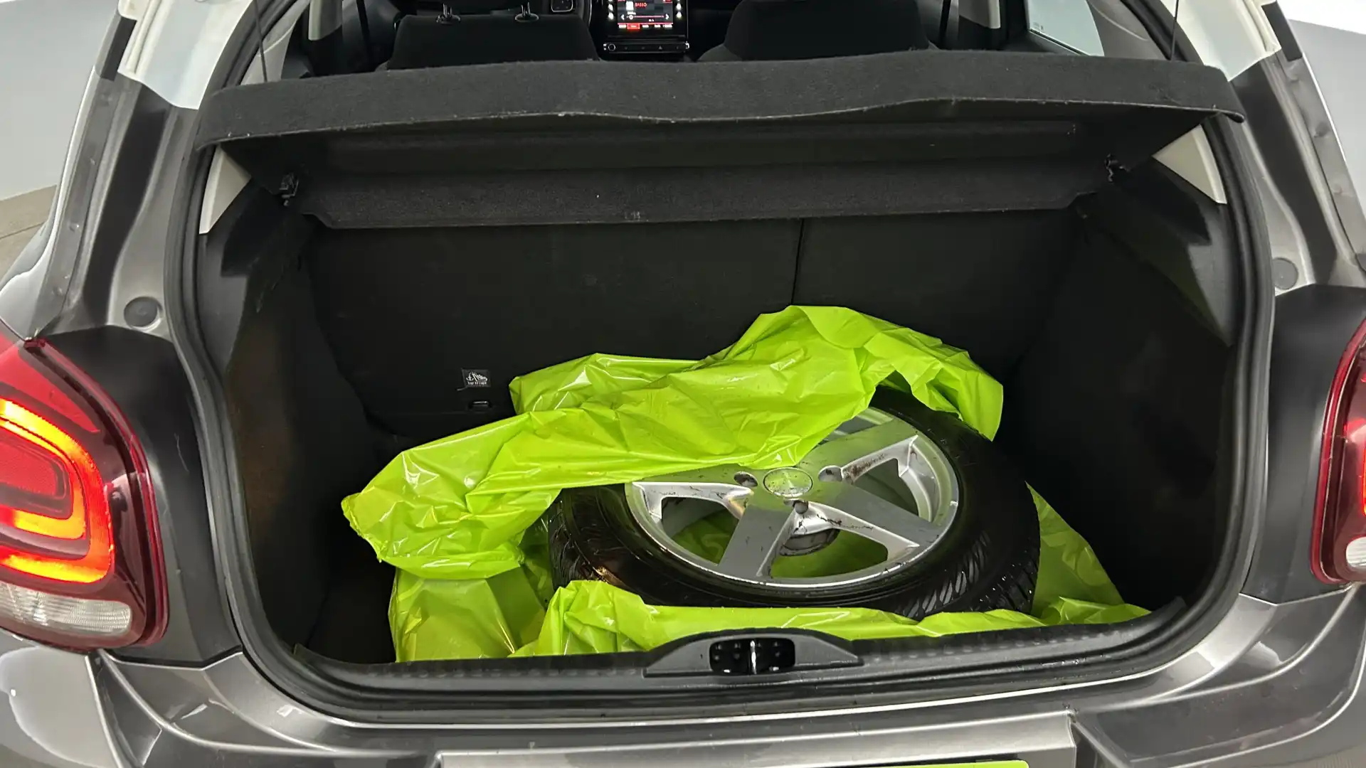 car-image