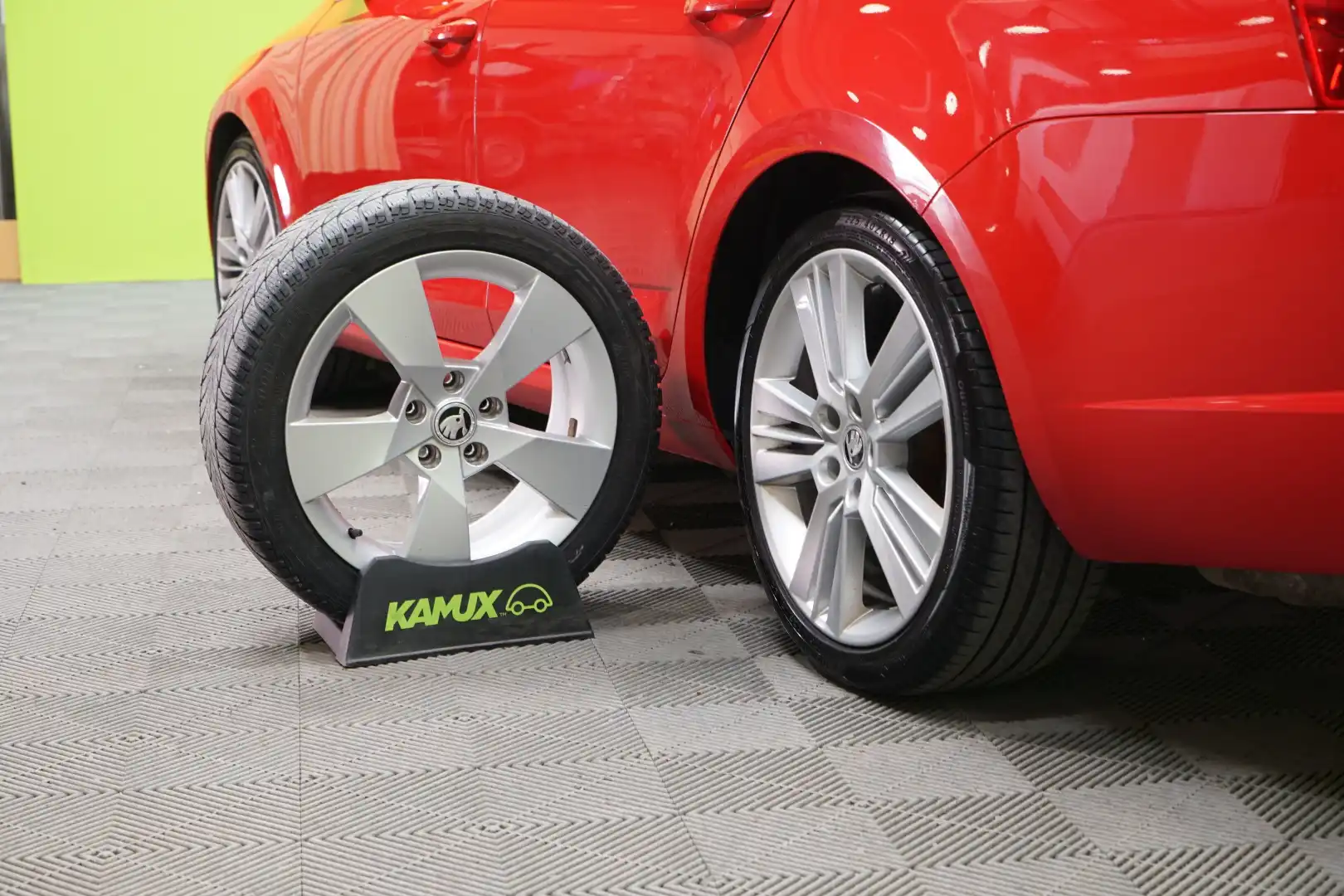 car-image