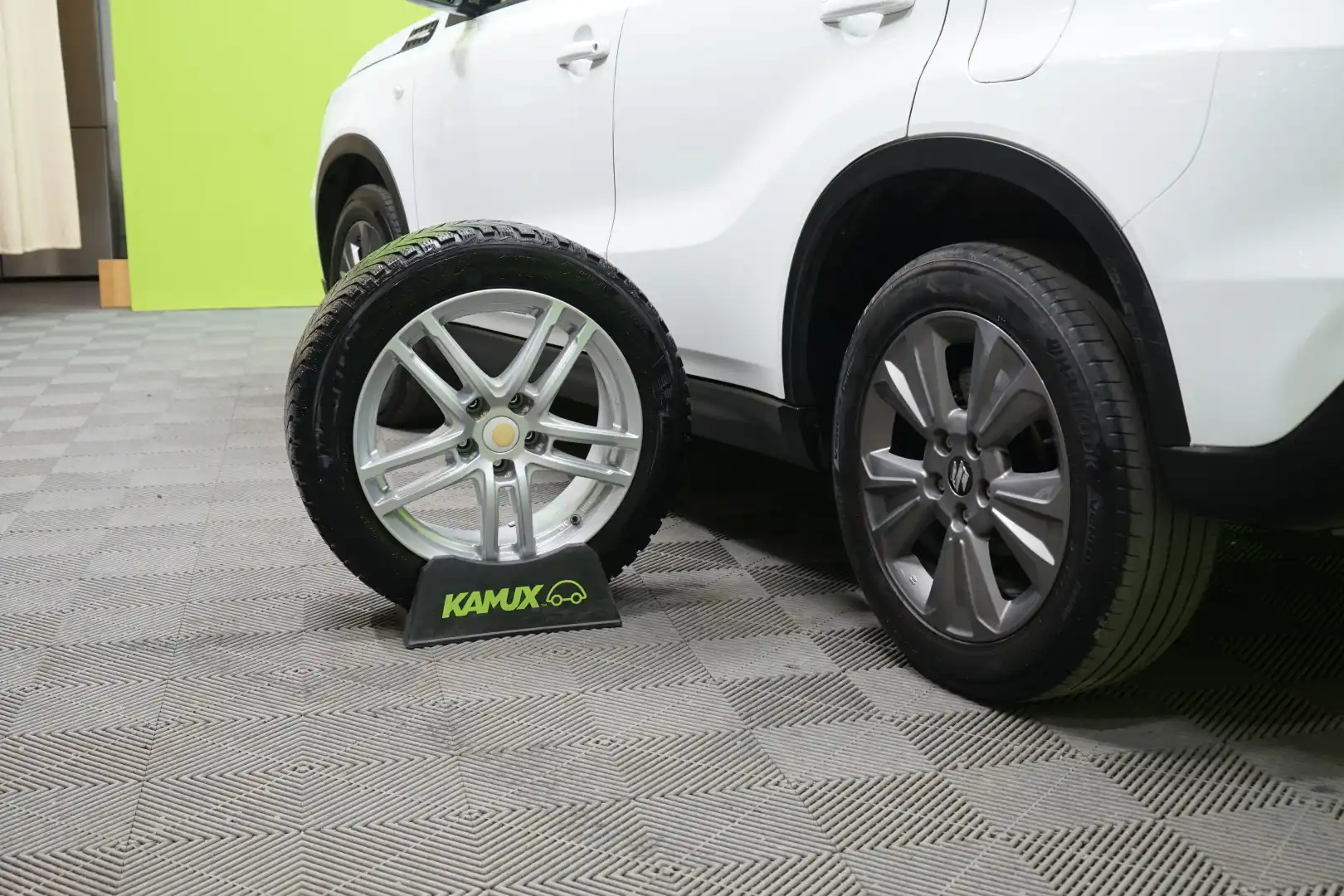 car-image
