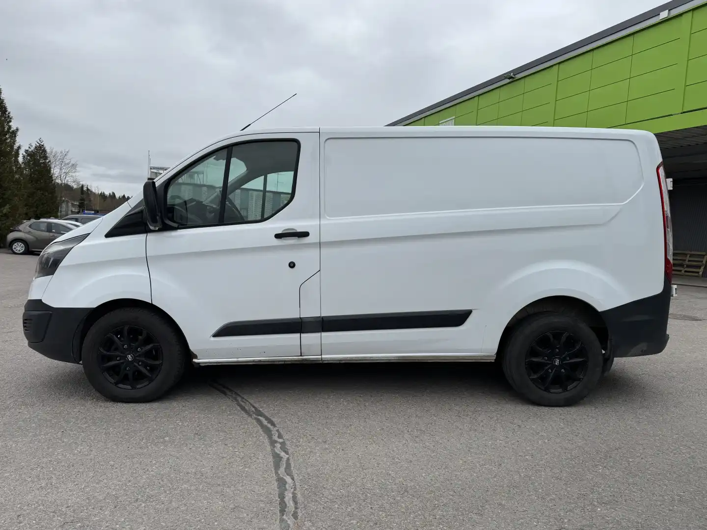 car-image
