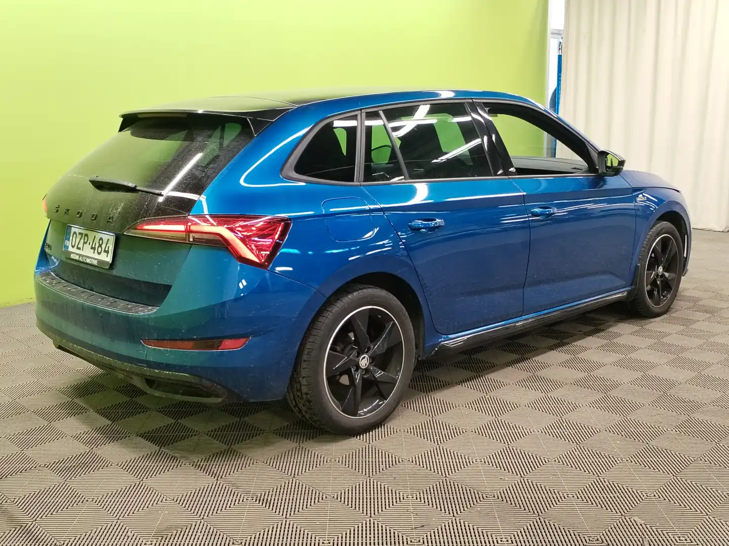 car-image