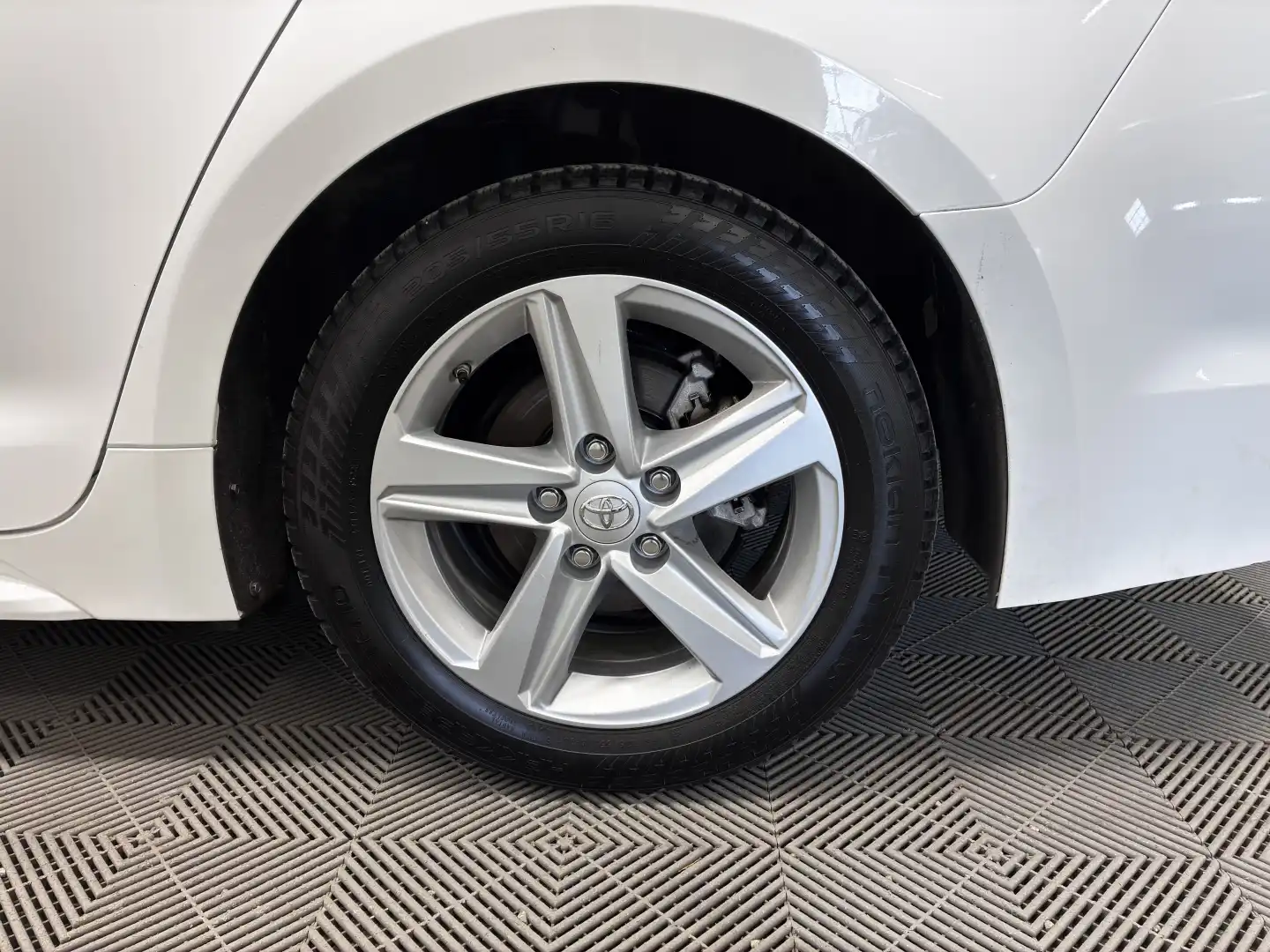 car-image