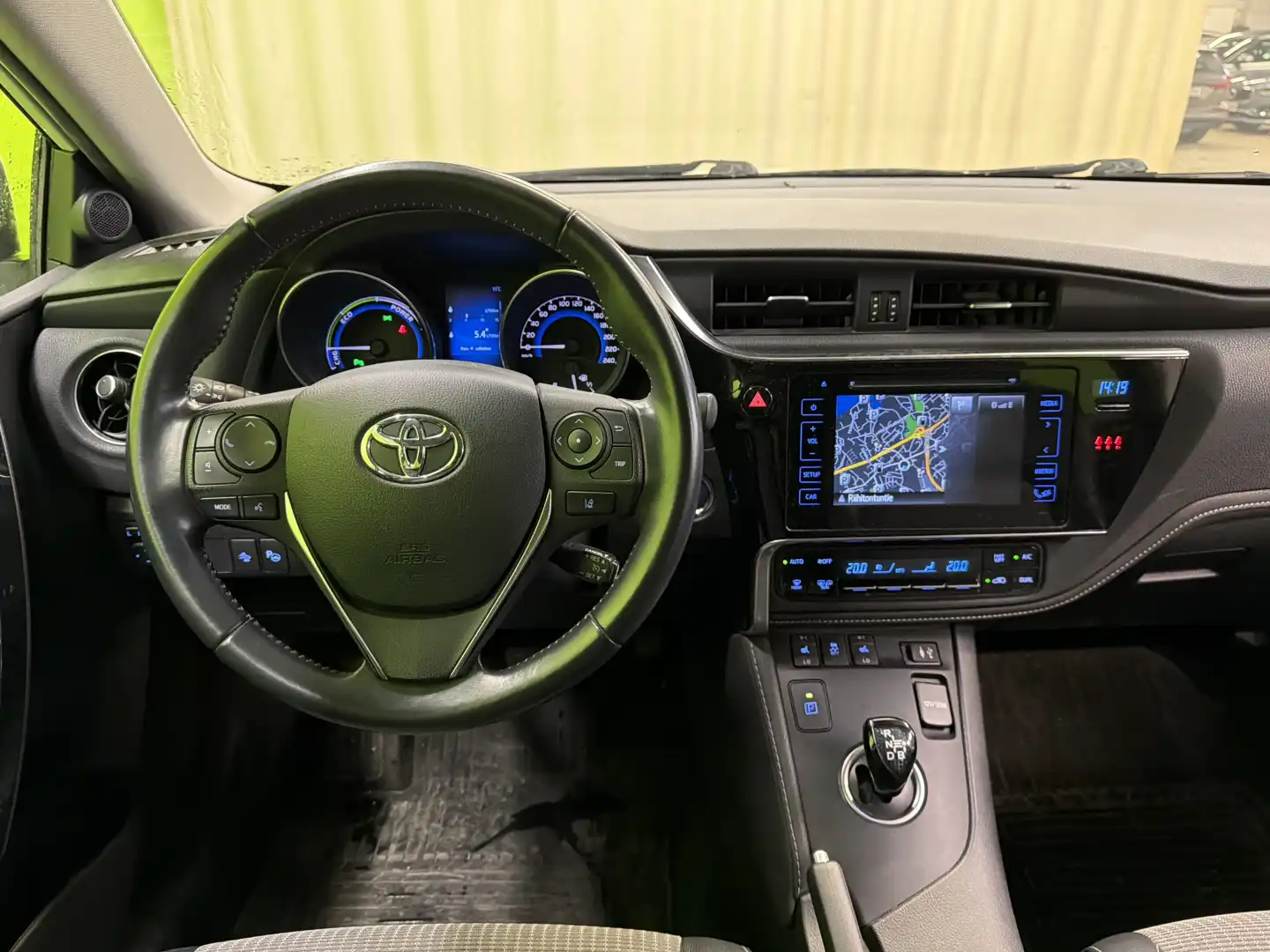 car-image