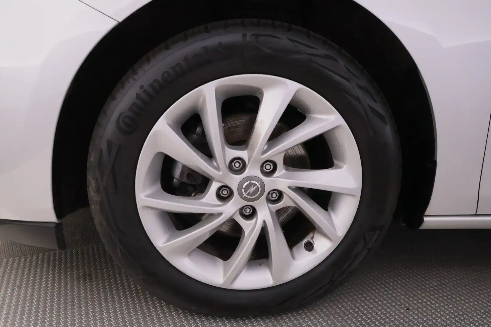 car-image