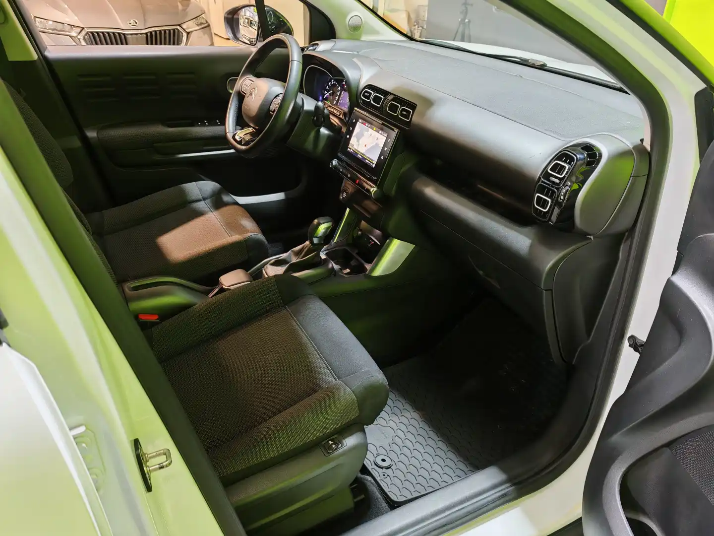 car-image