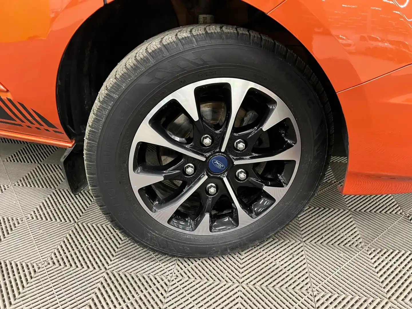 car-image