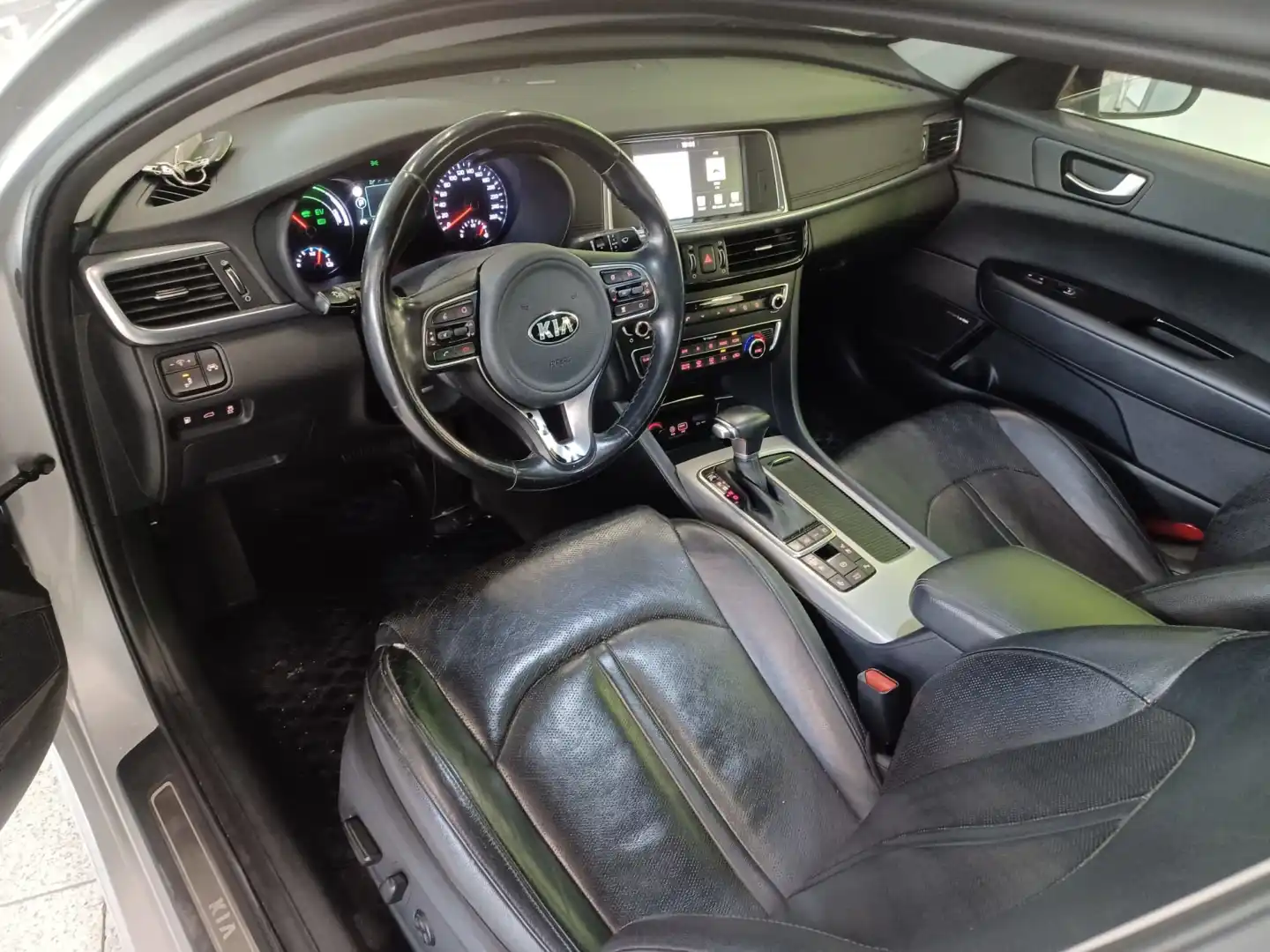 car-image
