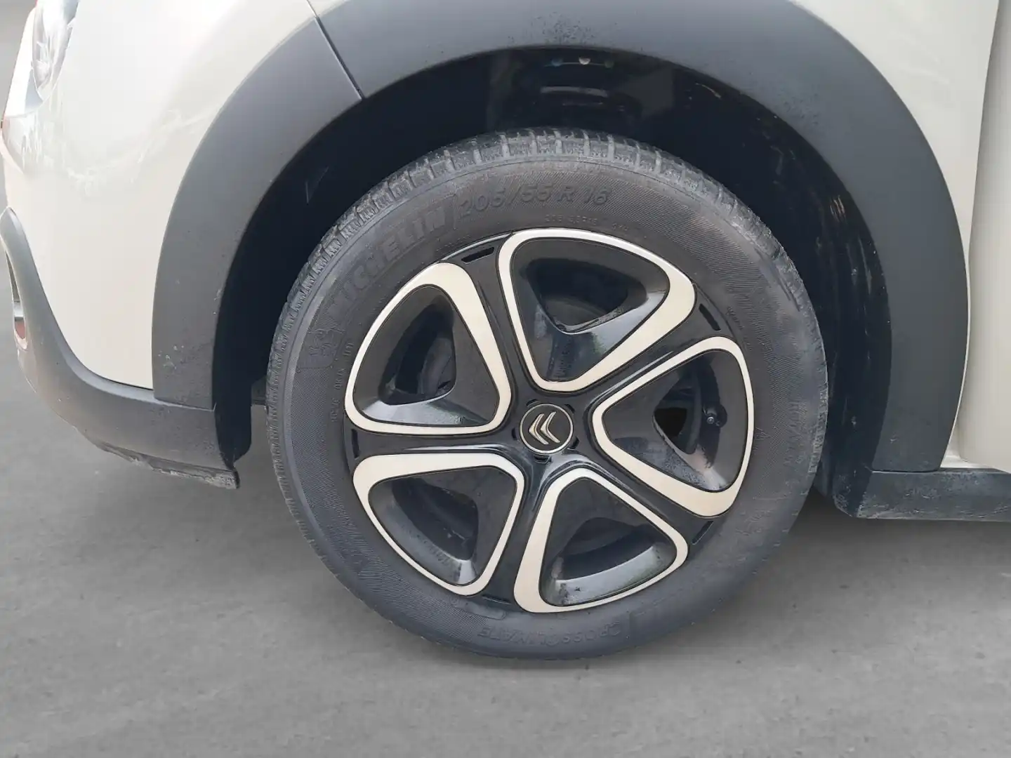 car-image