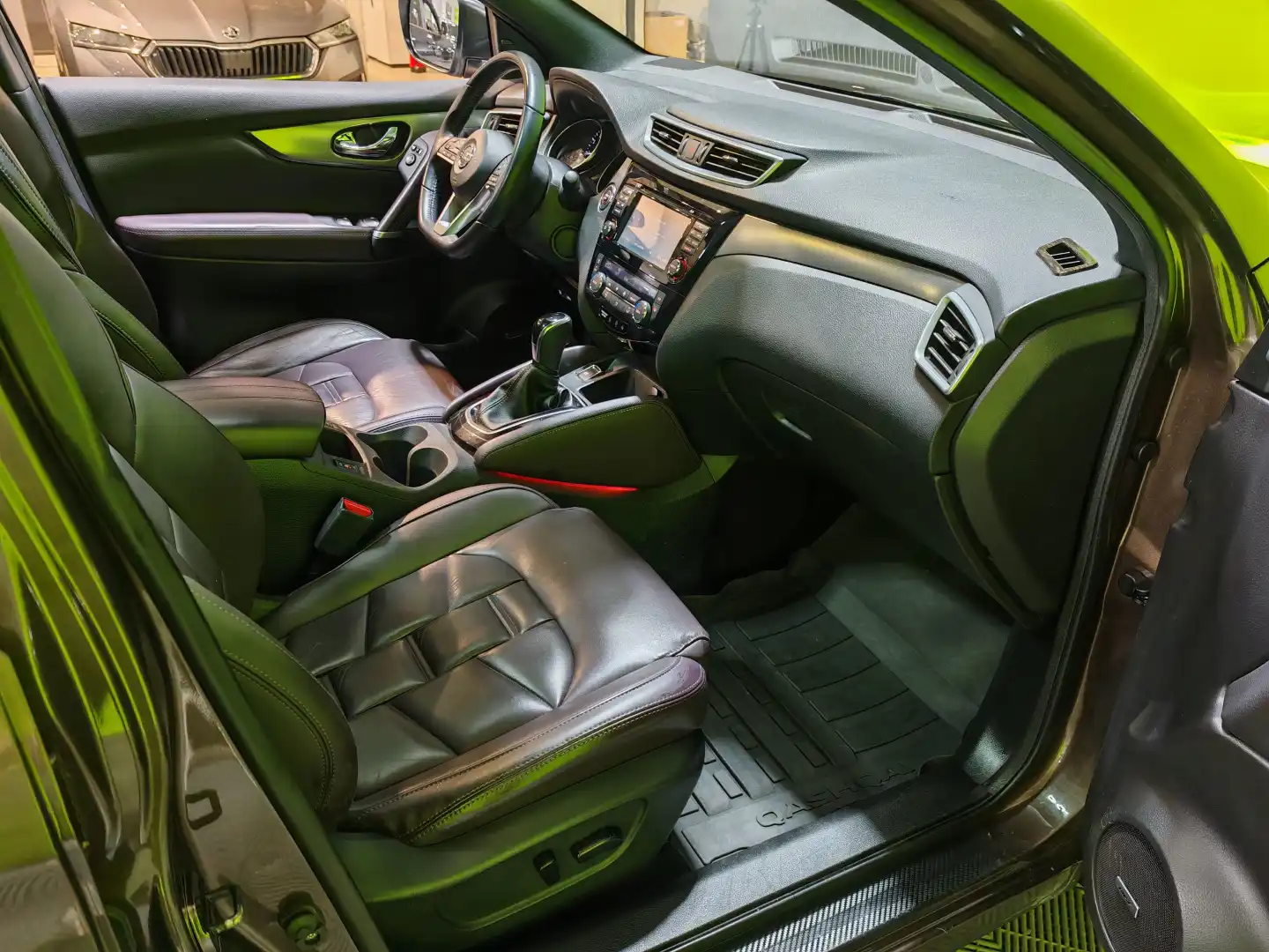 car-image