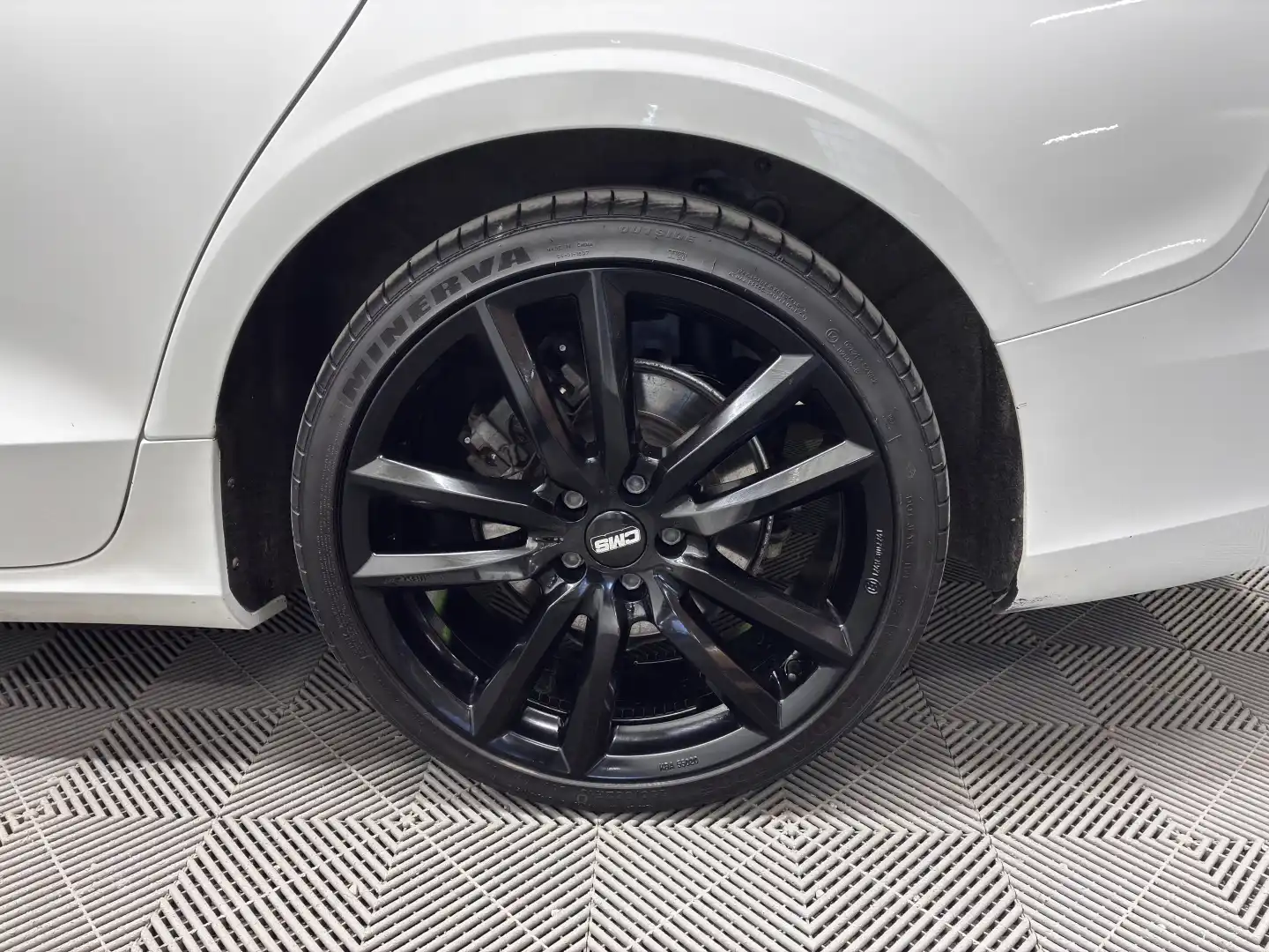 car-image