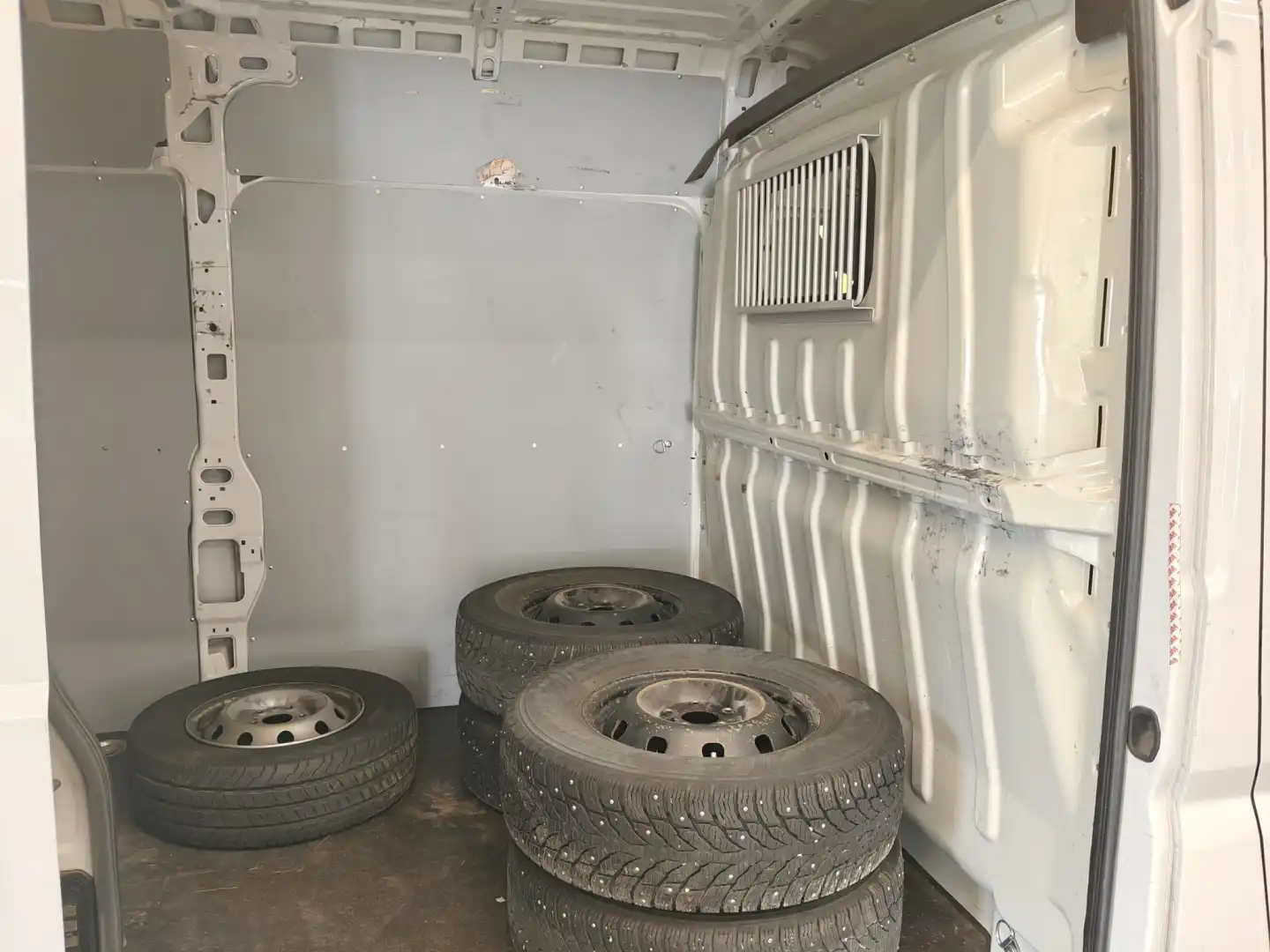 car-image