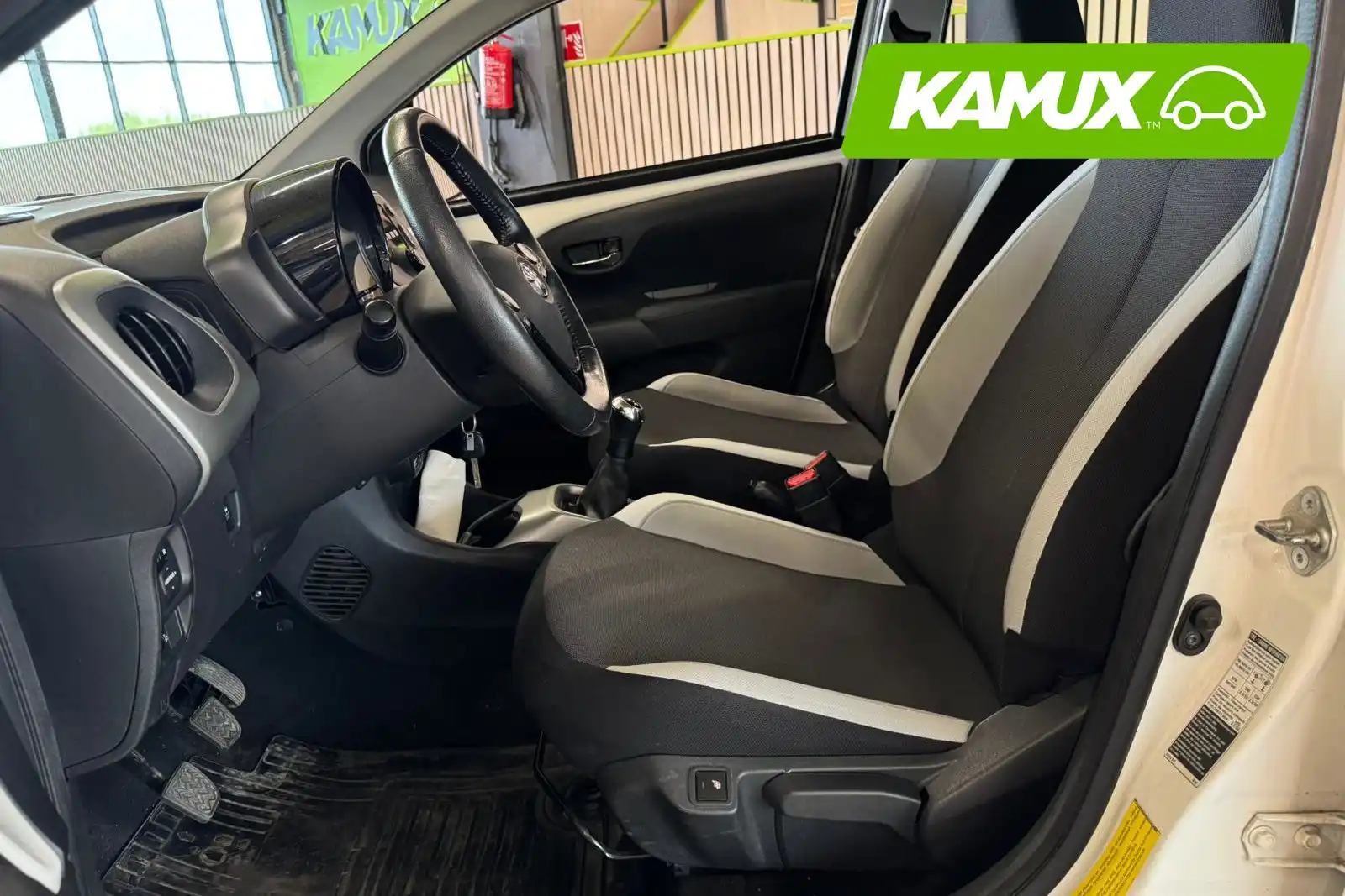 car-image