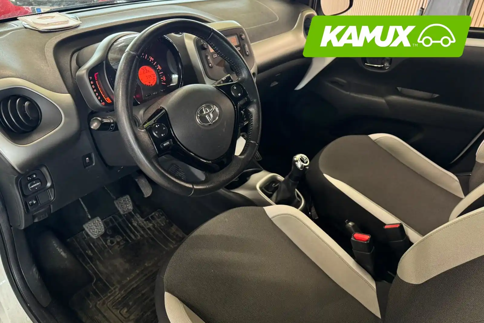 car-image