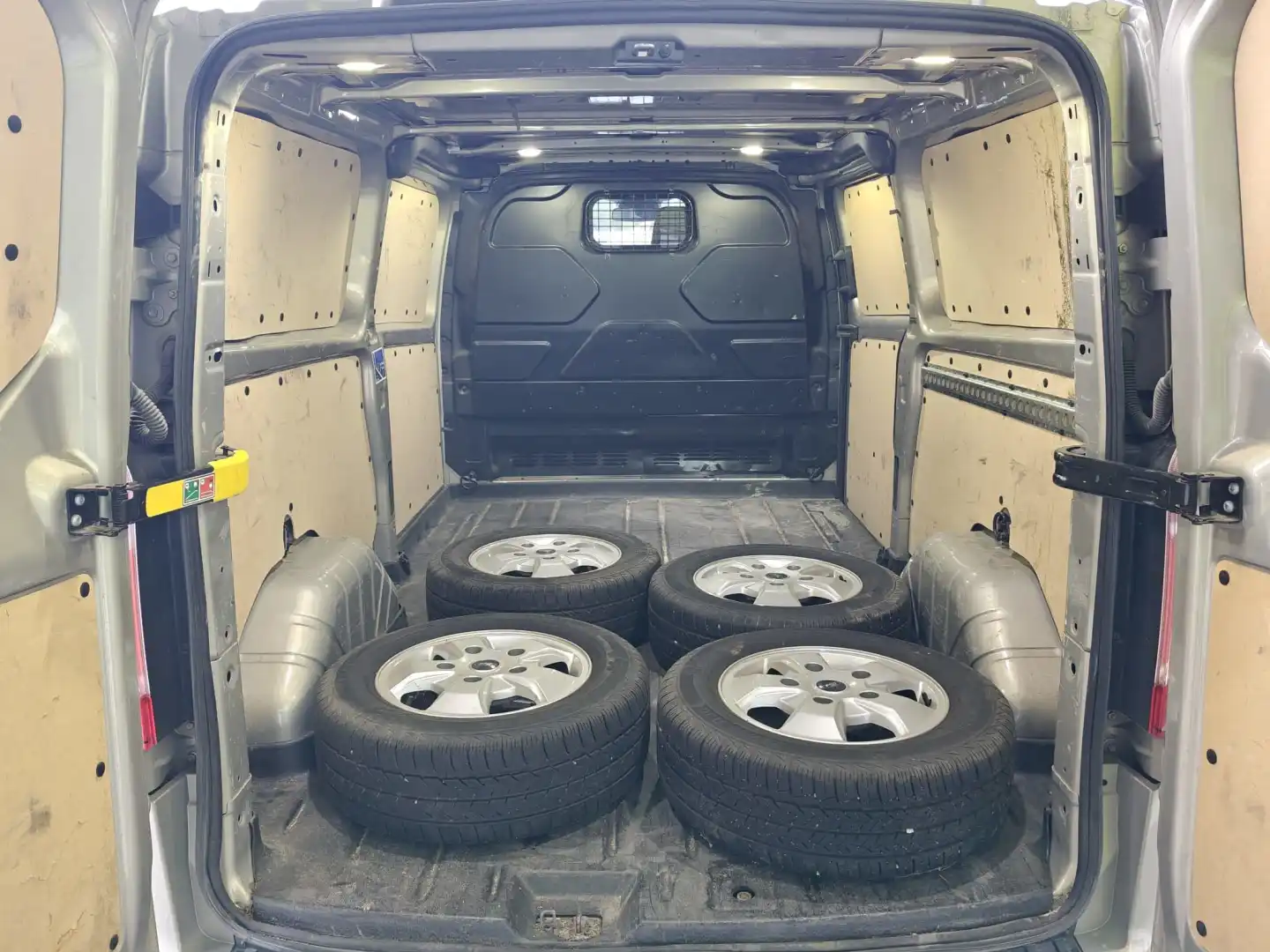car-image