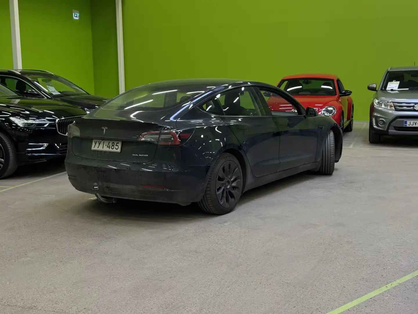 car-image