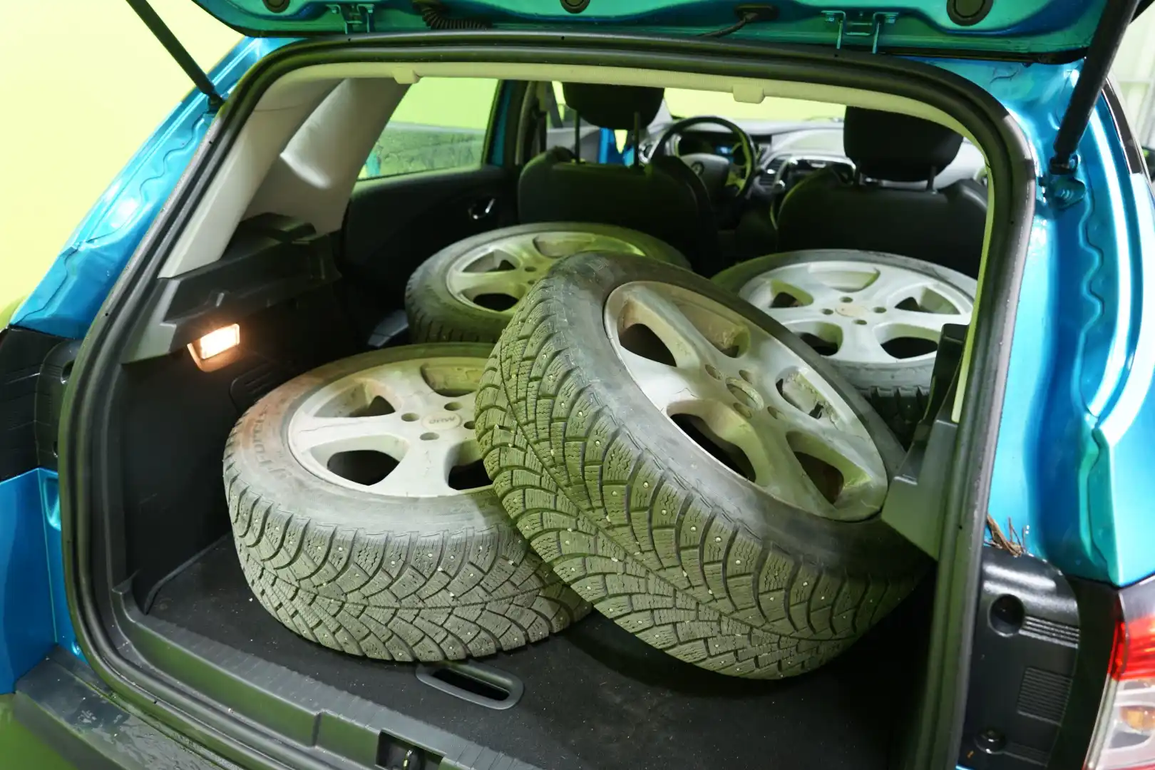 car-image