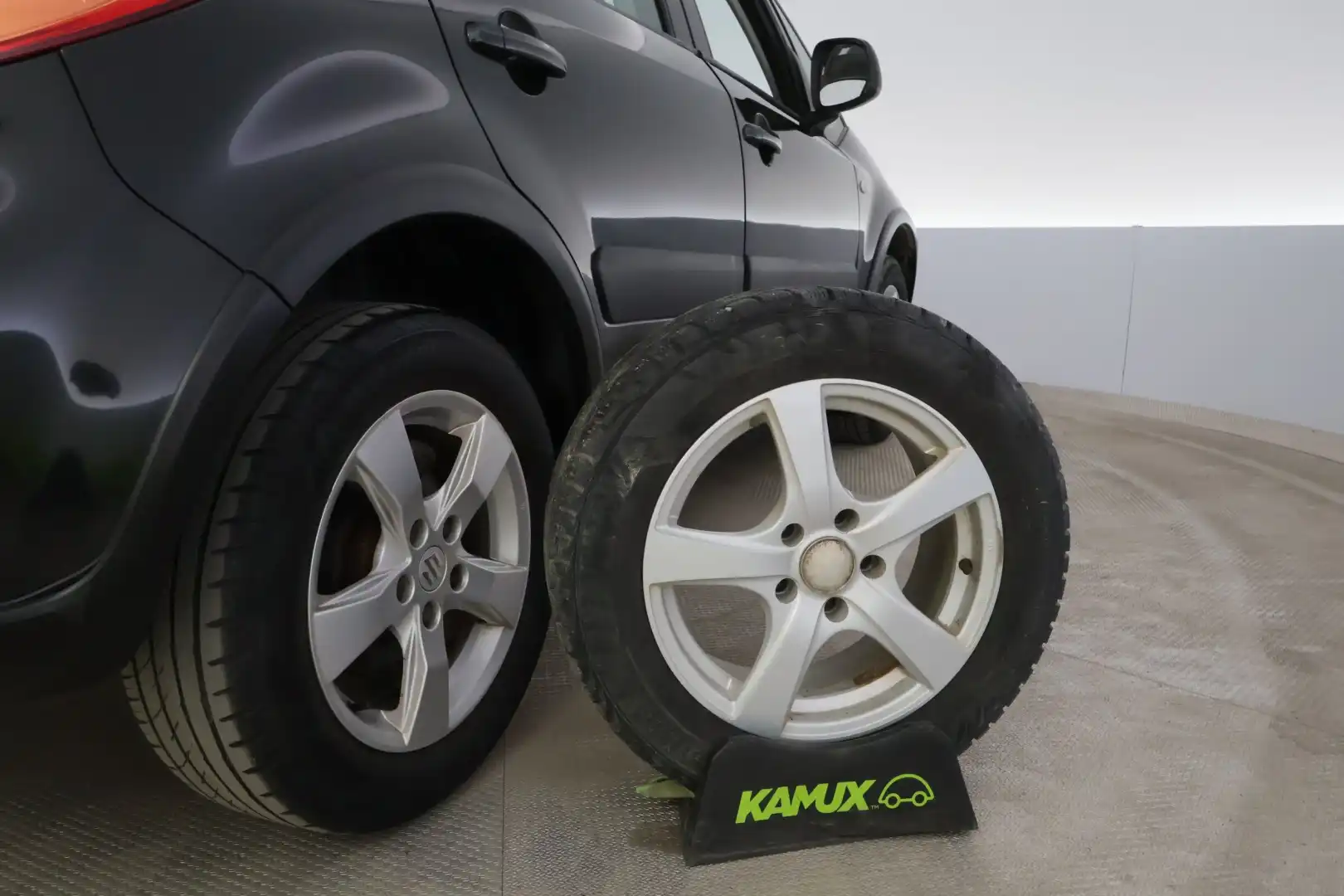 car-image