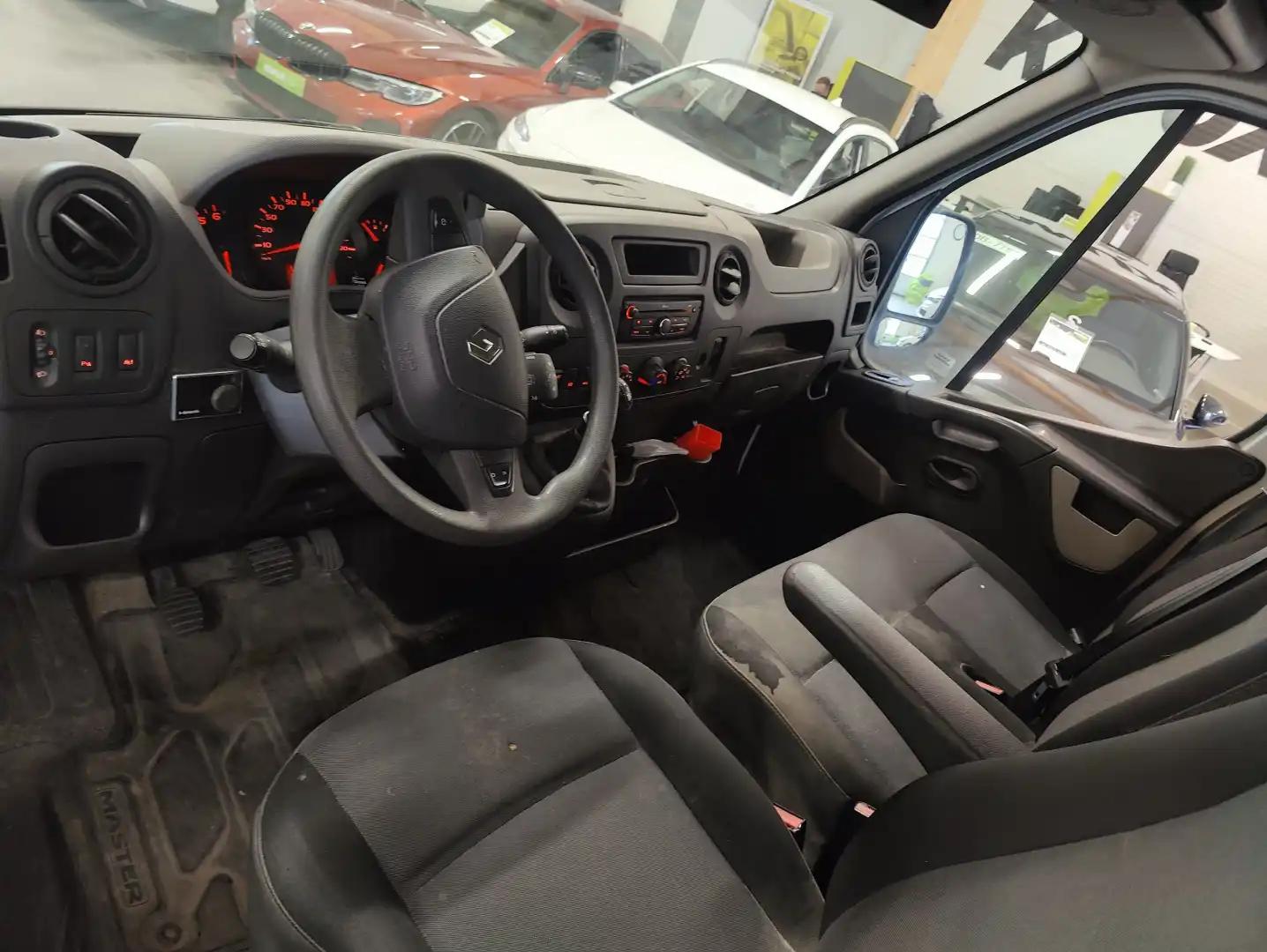 car-image