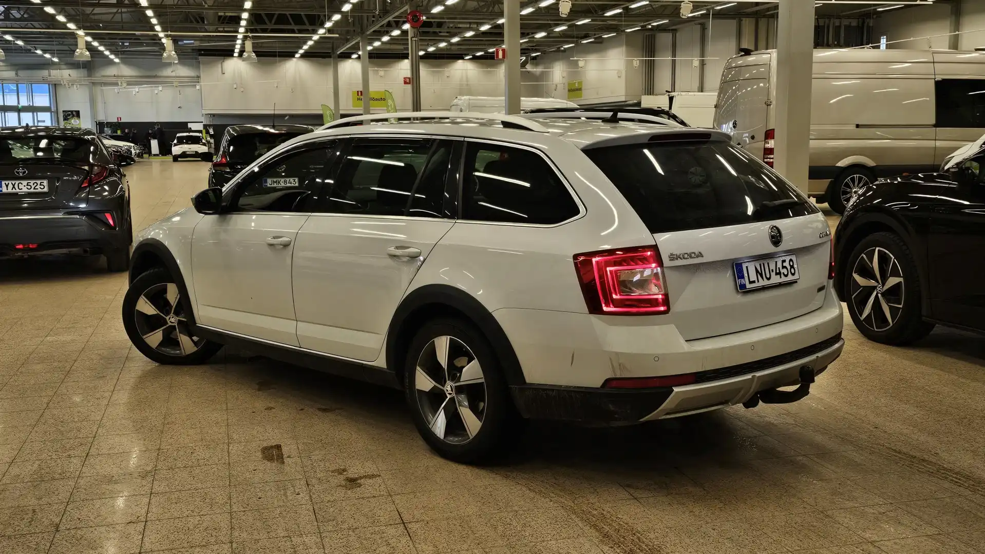 car-image