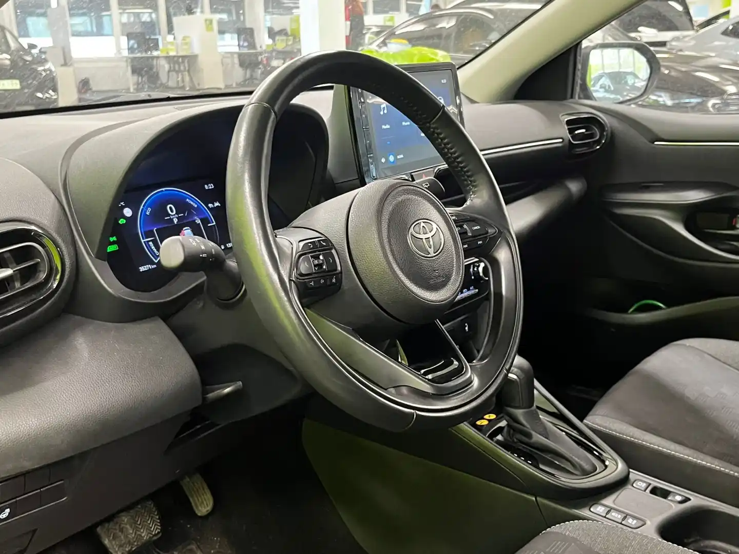 car-image