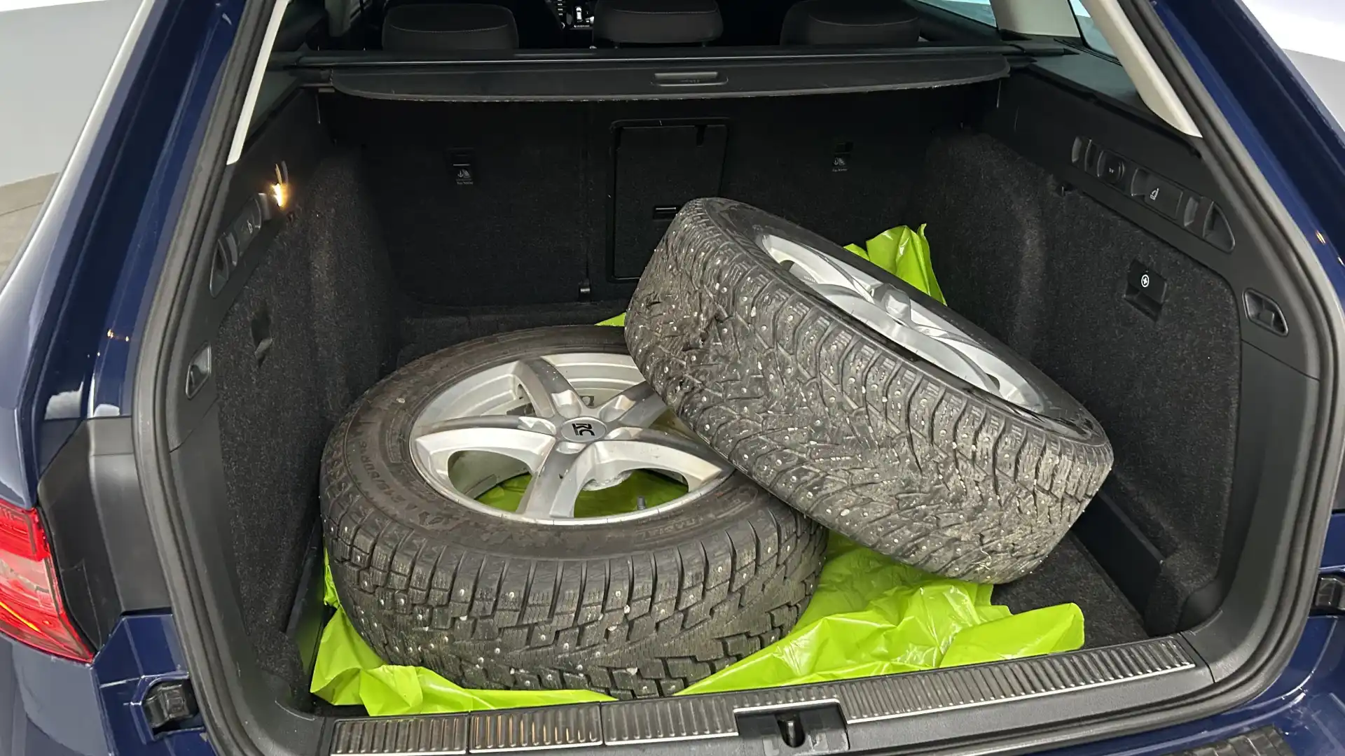 car-image