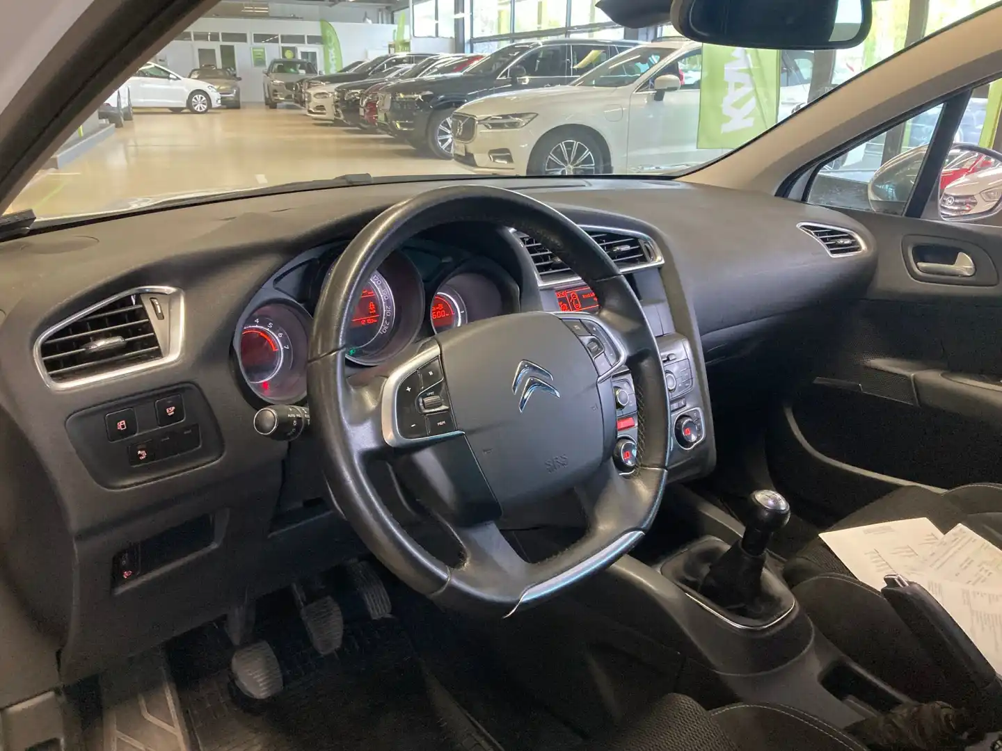 car-image