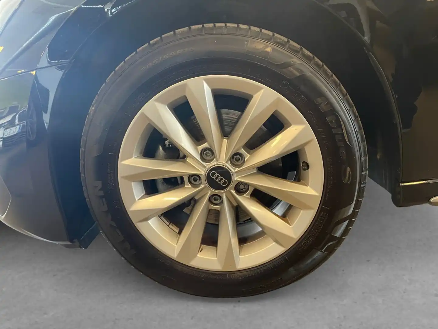 car-image