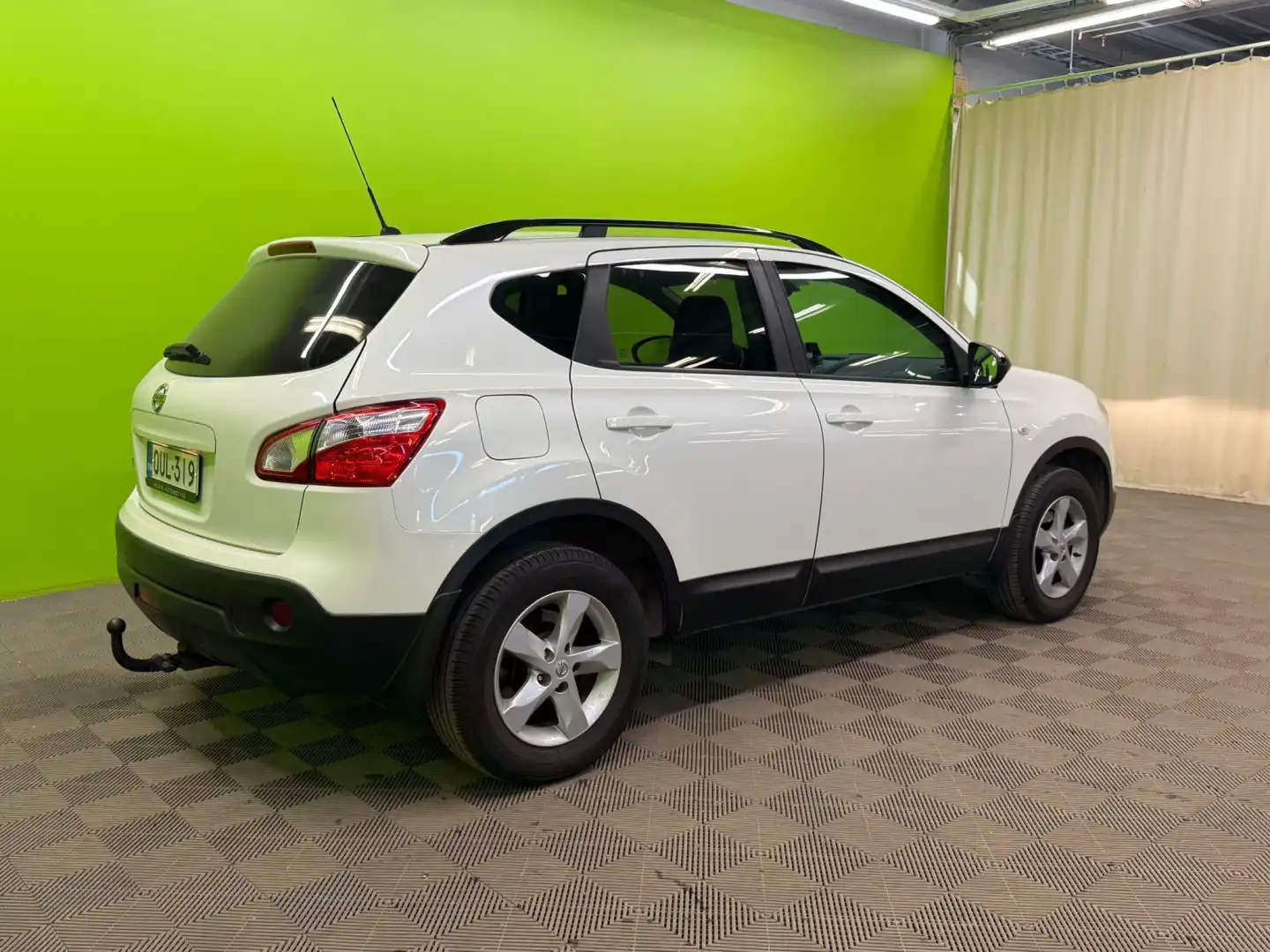 car-image