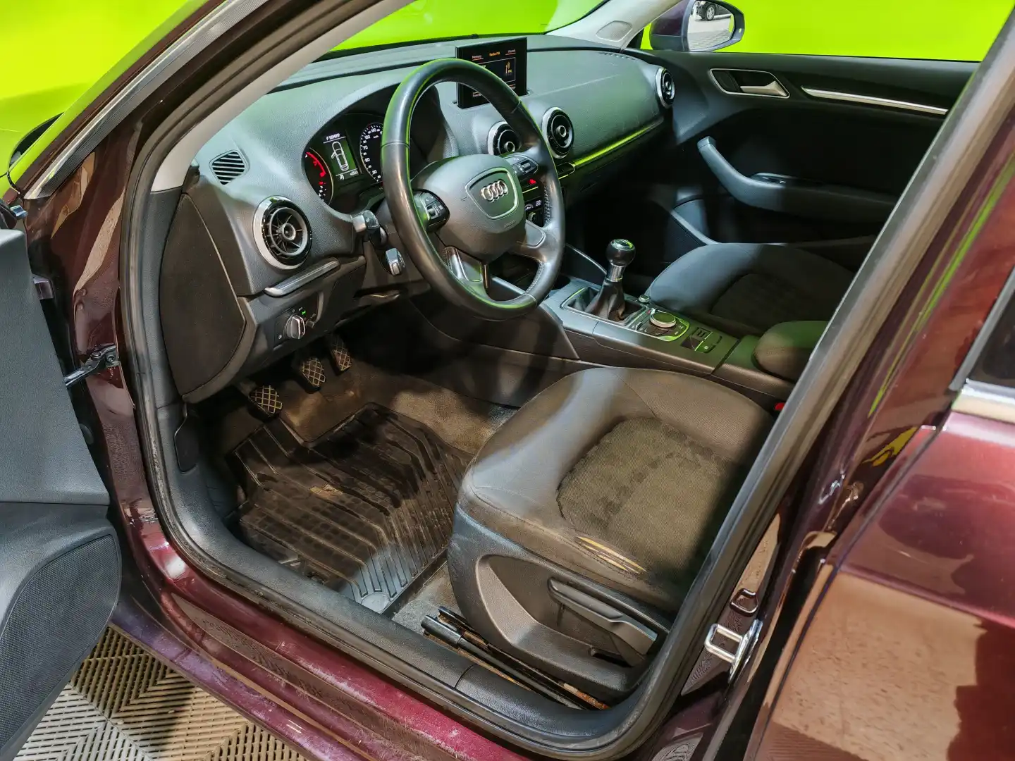 car-image