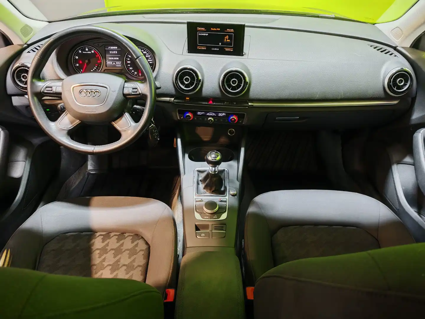 car-image