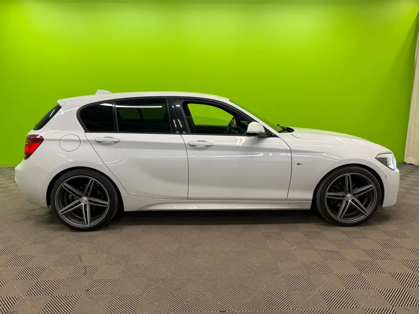 car-image