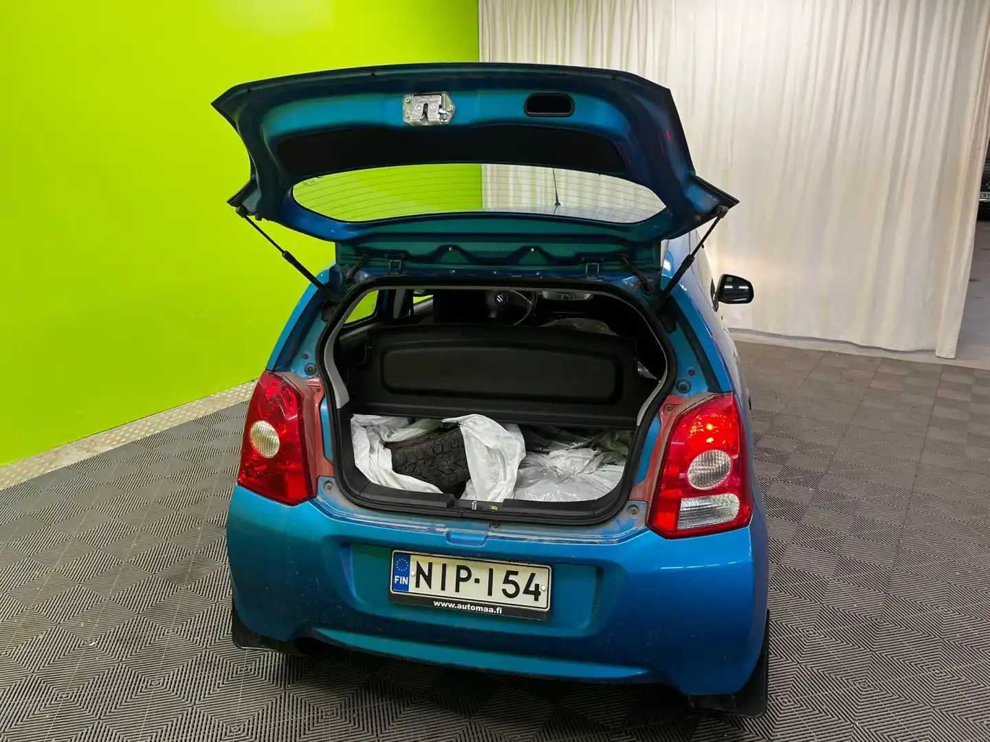 car-image