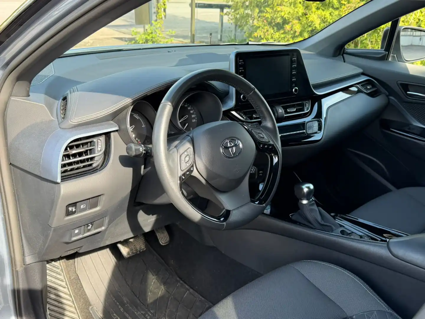 car-image