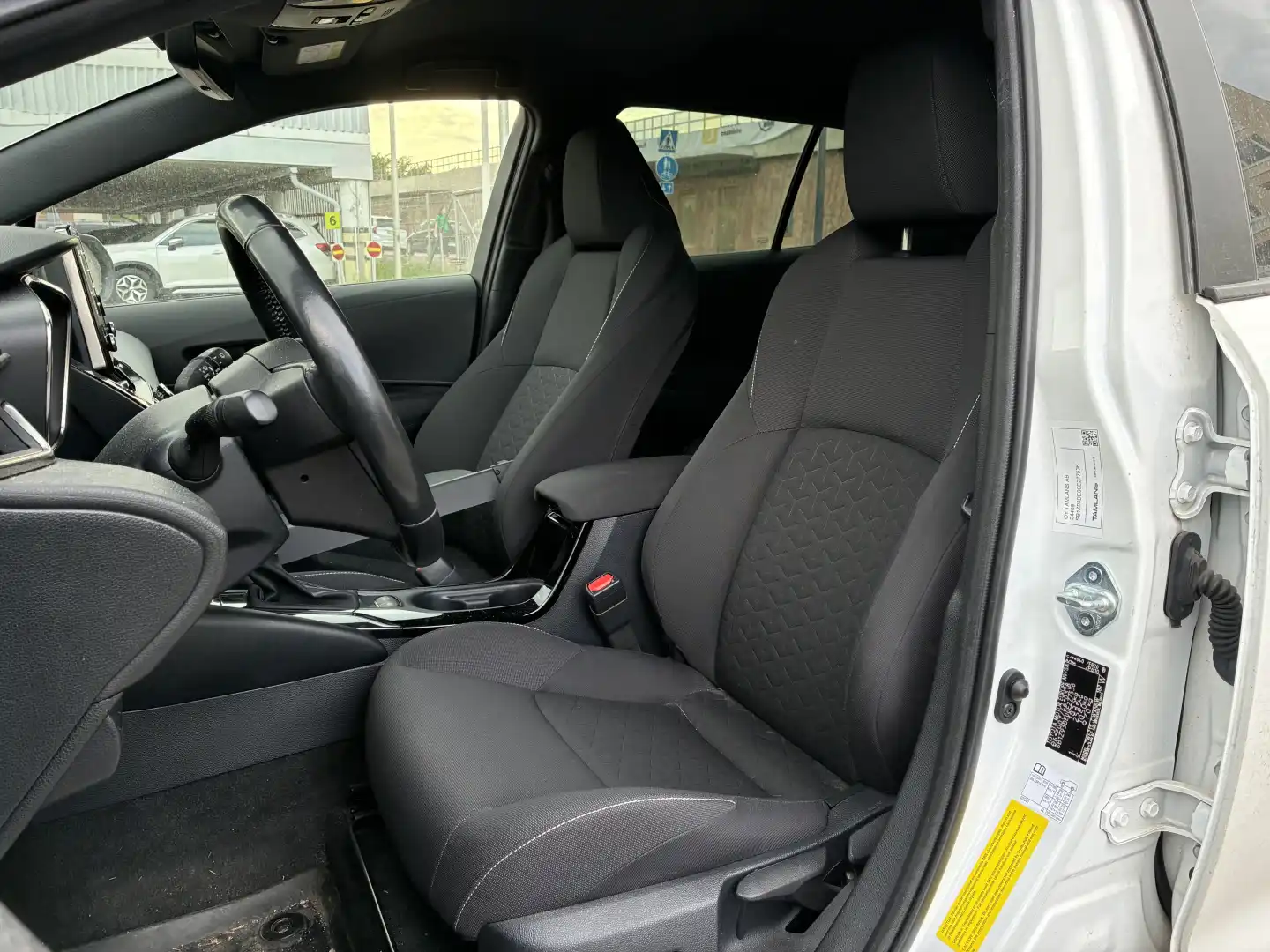 car-image